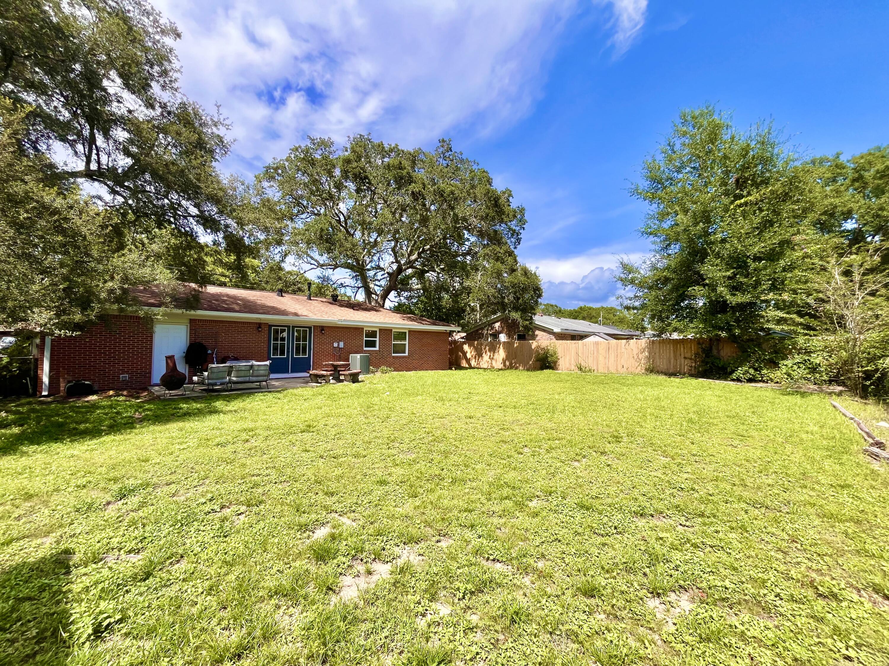 CAROL ANNE MANOR - Residential
