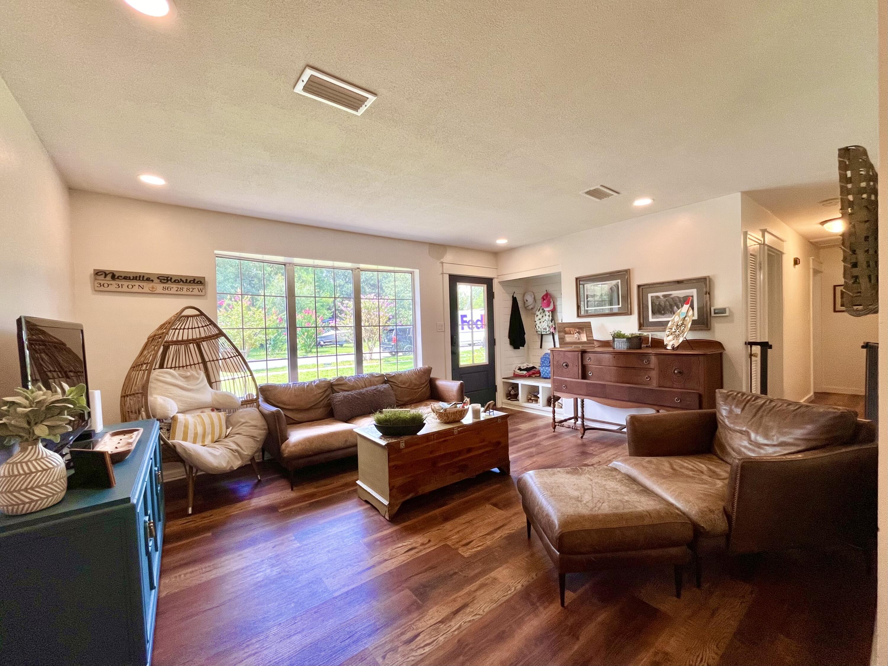 CAROL ANNE MANOR - Residential