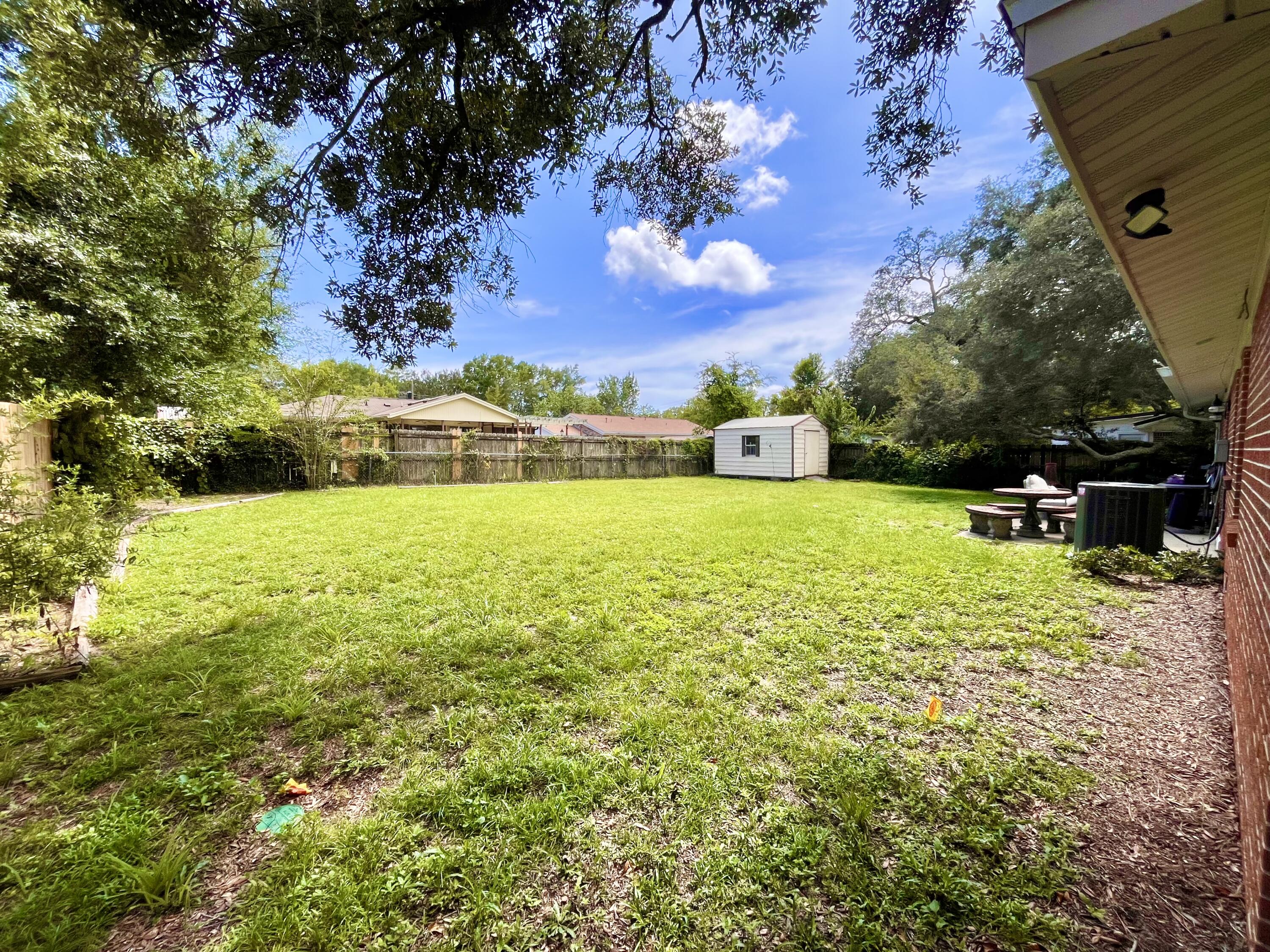 CAROL ANNE MANOR - Residential