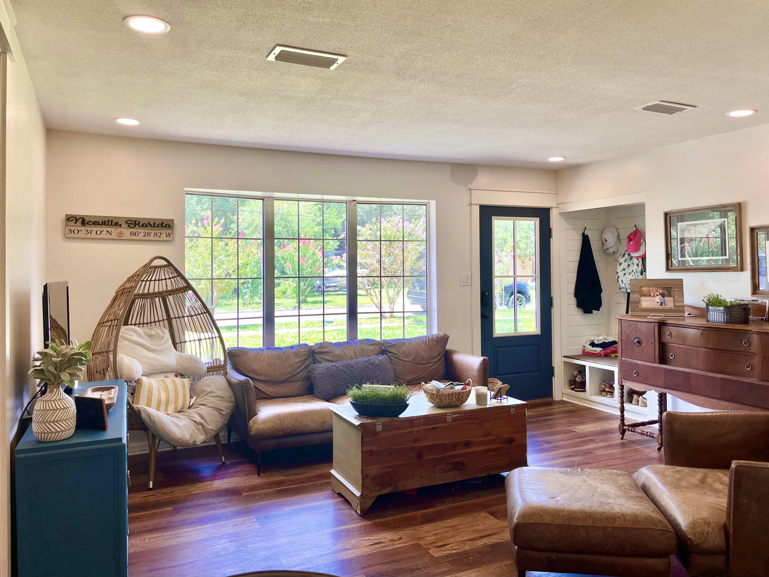 CAROL ANNE MANOR - Residential