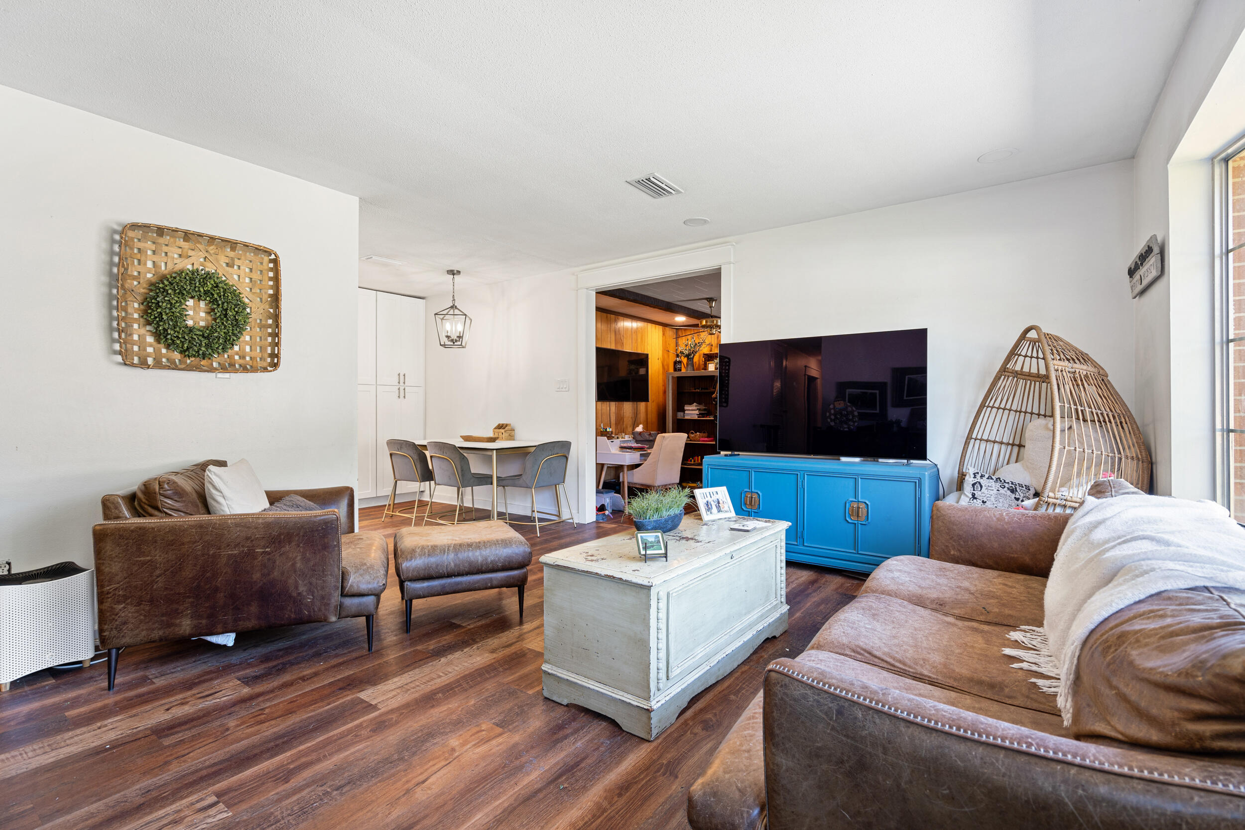 CAROL ANNE MANOR - Residential