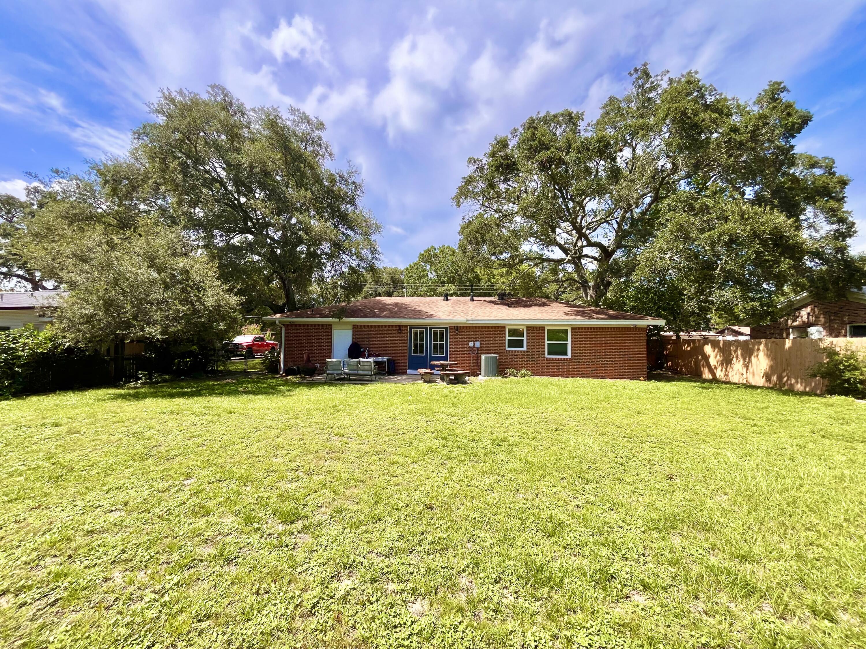CAROL ANNE MANOR - Residential