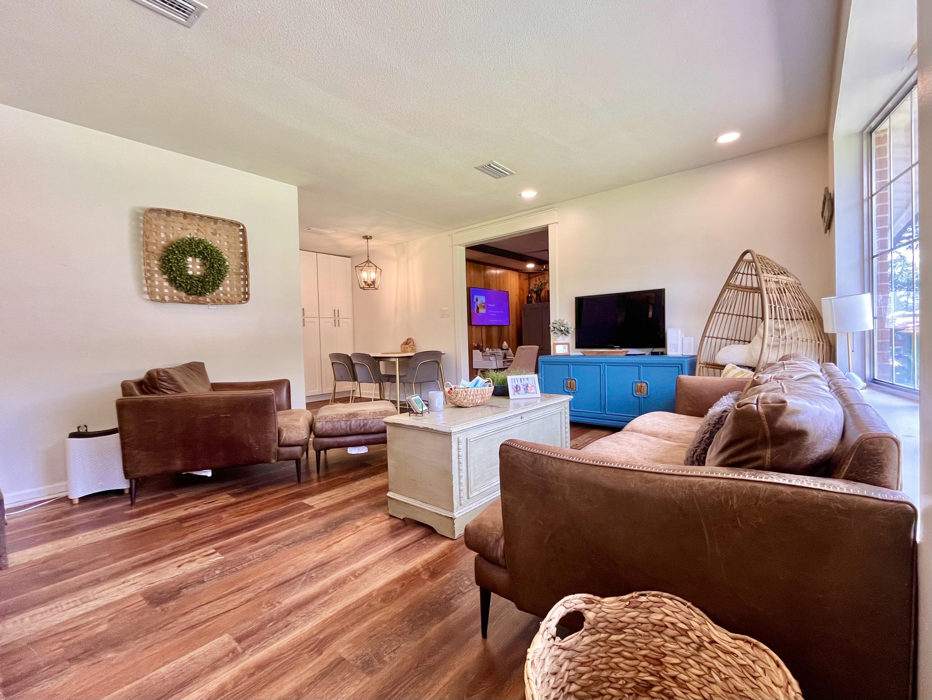 CAROL ANNE MANOR - Residential