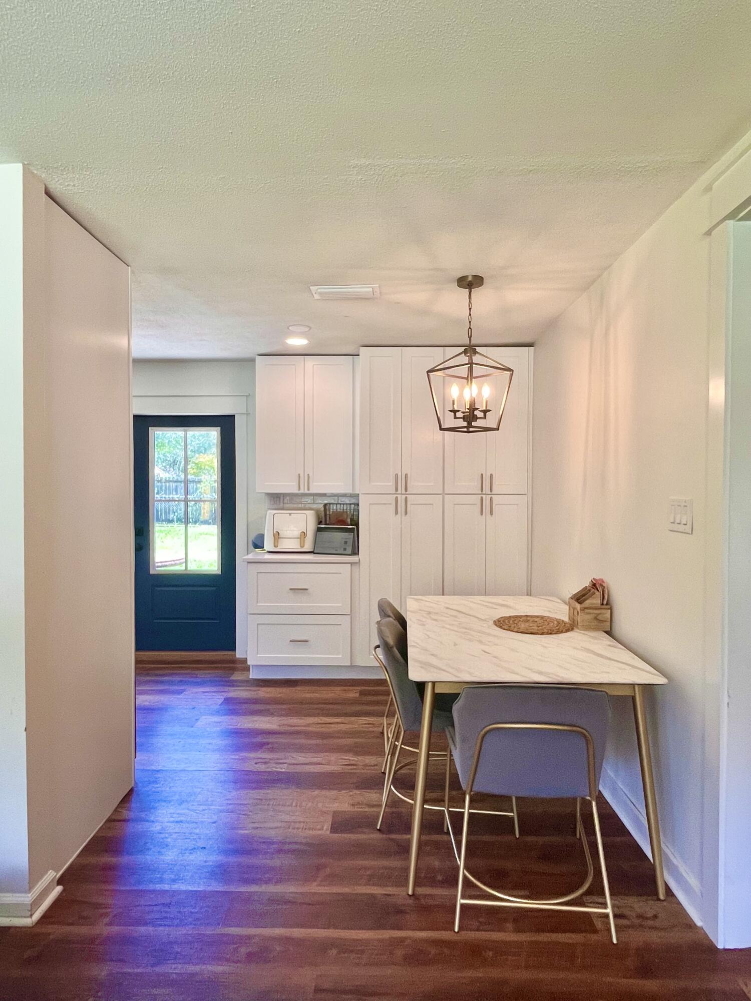 CAROL ANNE MANOR - Residential