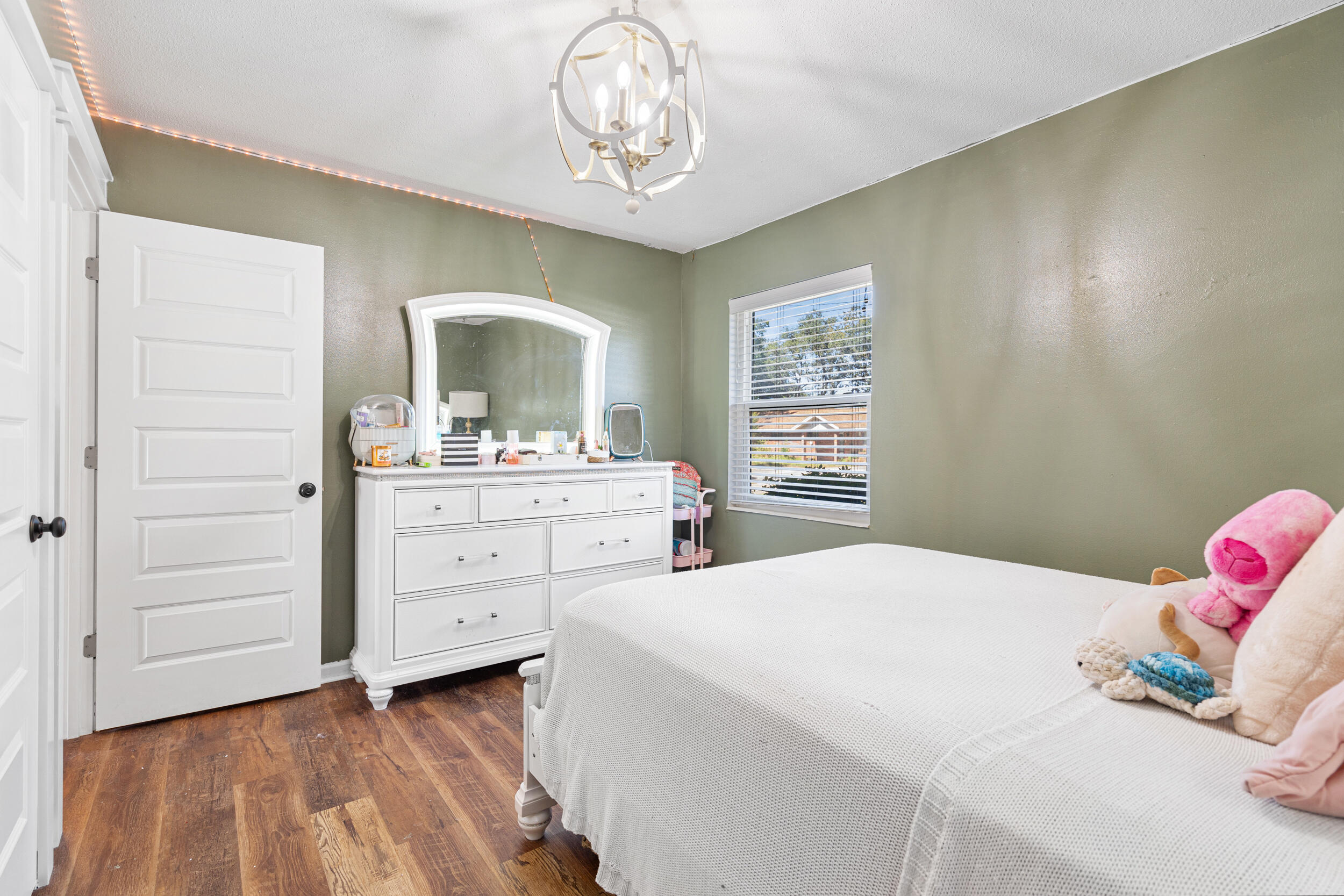 CAROL ANNE MANOR - Residential