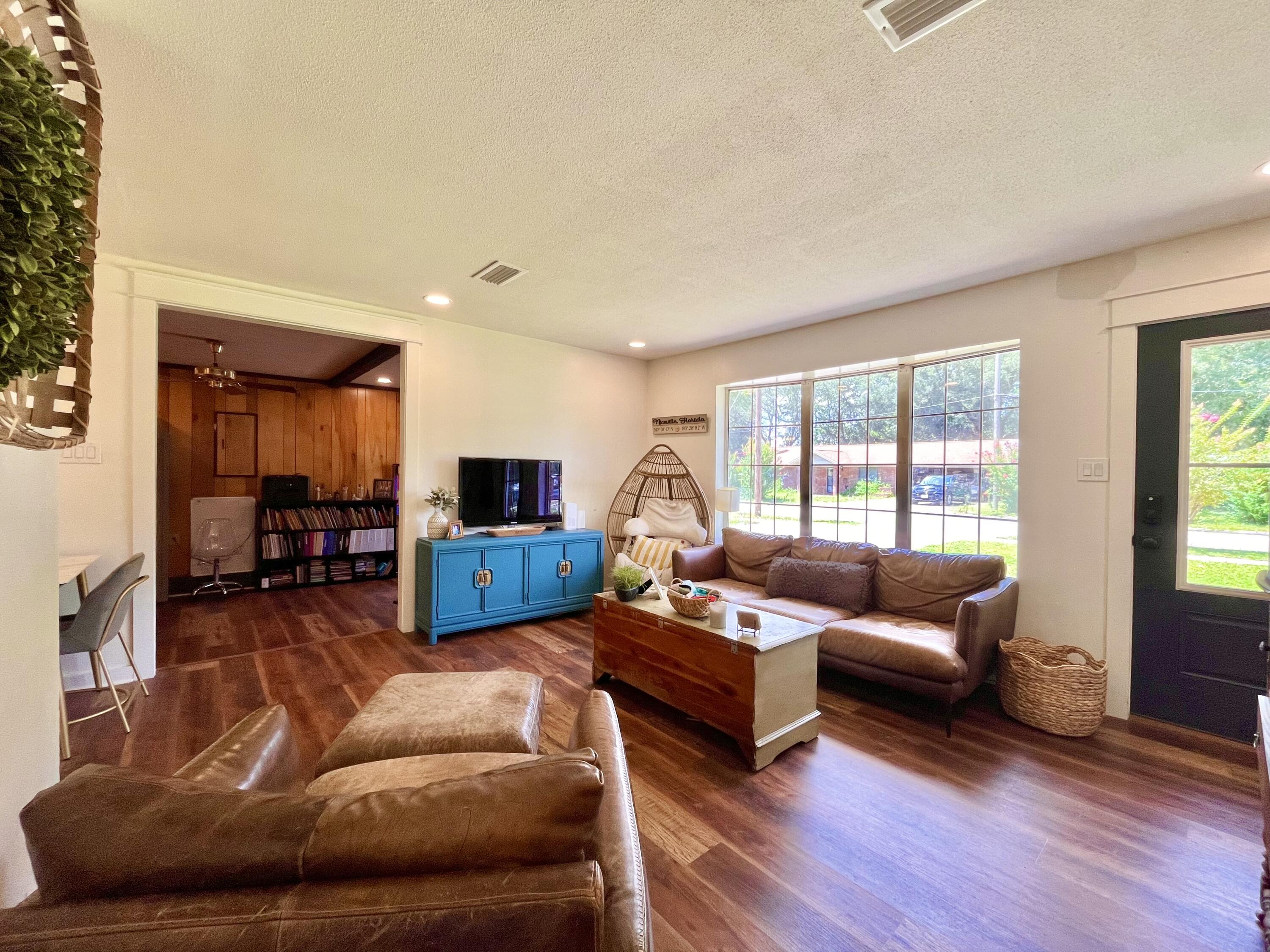 CAROL ANNE MANOR - Residential