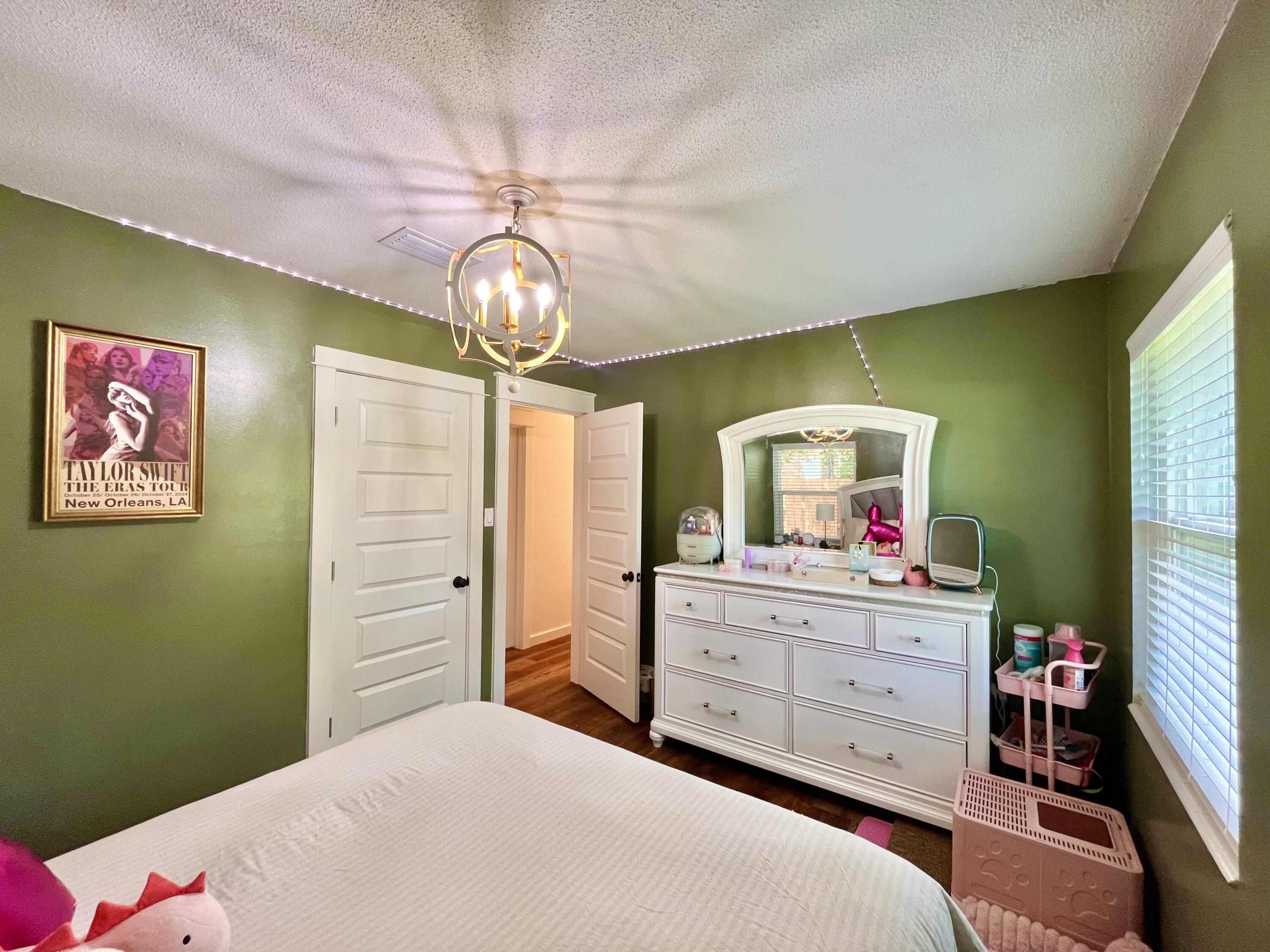 CAROL ANNE MANOR - Residential