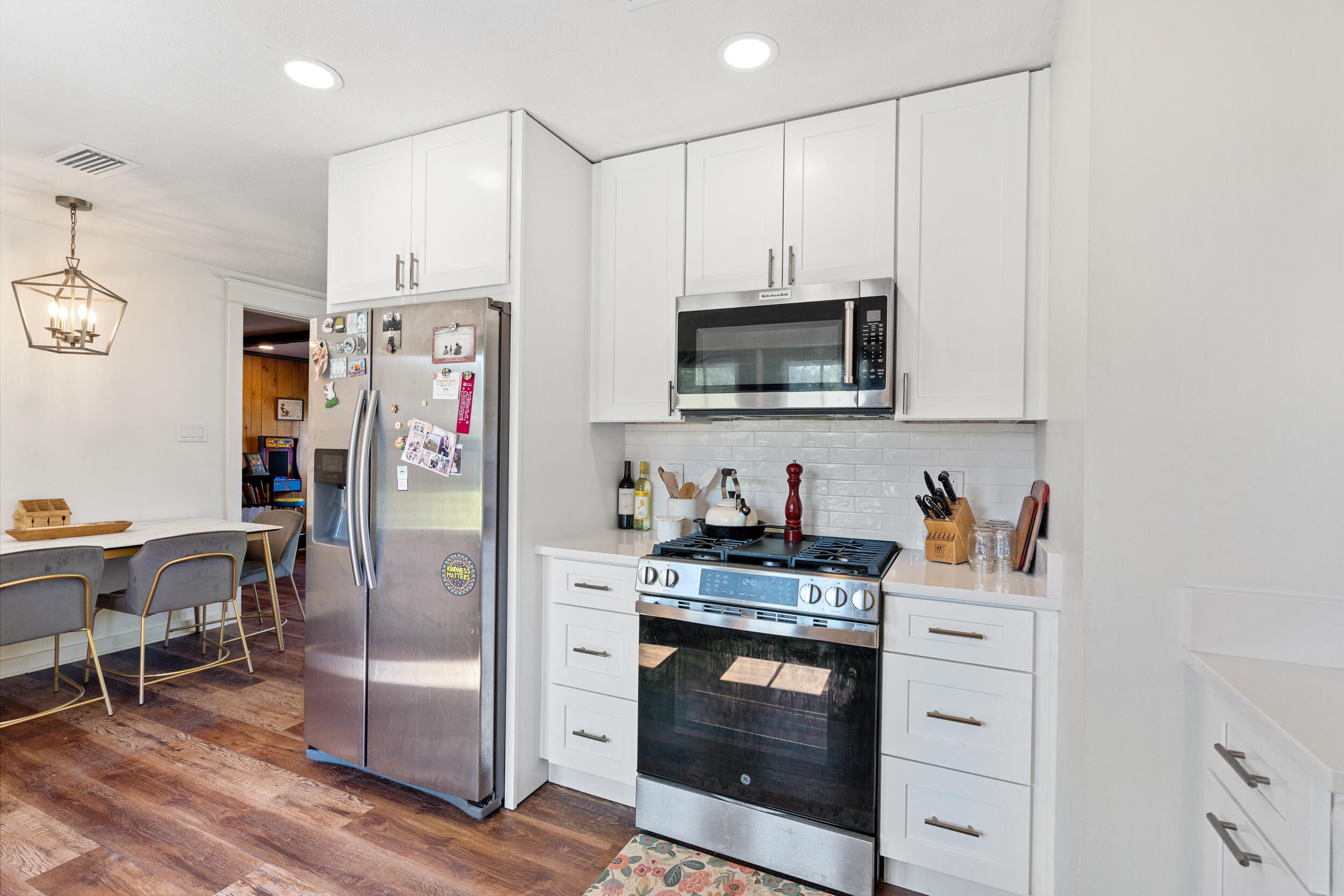 CAROL ANNE MANOR - Residential