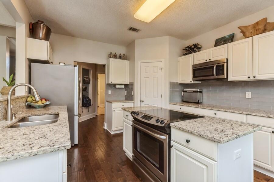 HUNTINGTON S/D PH 1 - Residential Lease