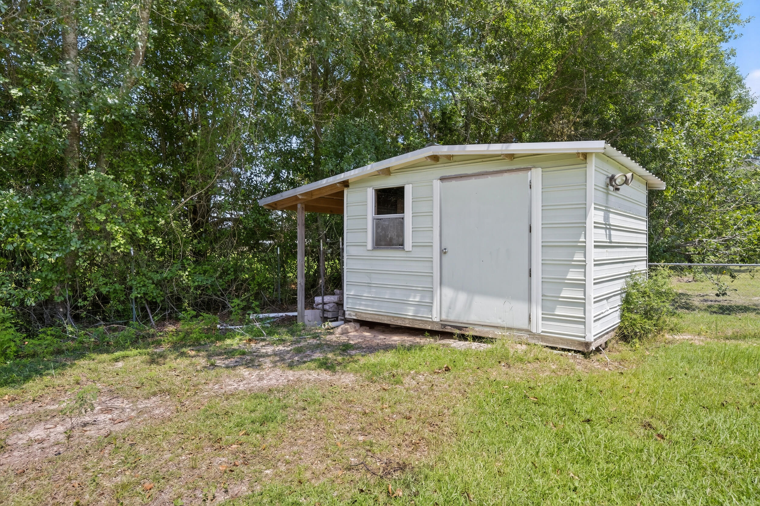 BEG AT NW COR OF SEC S 0 DEG 57 MIN 52 SEC W ALG W LI 1335 34/100 FT TO SW COR OF NW 1/4 OF NW 1/4 - Residential