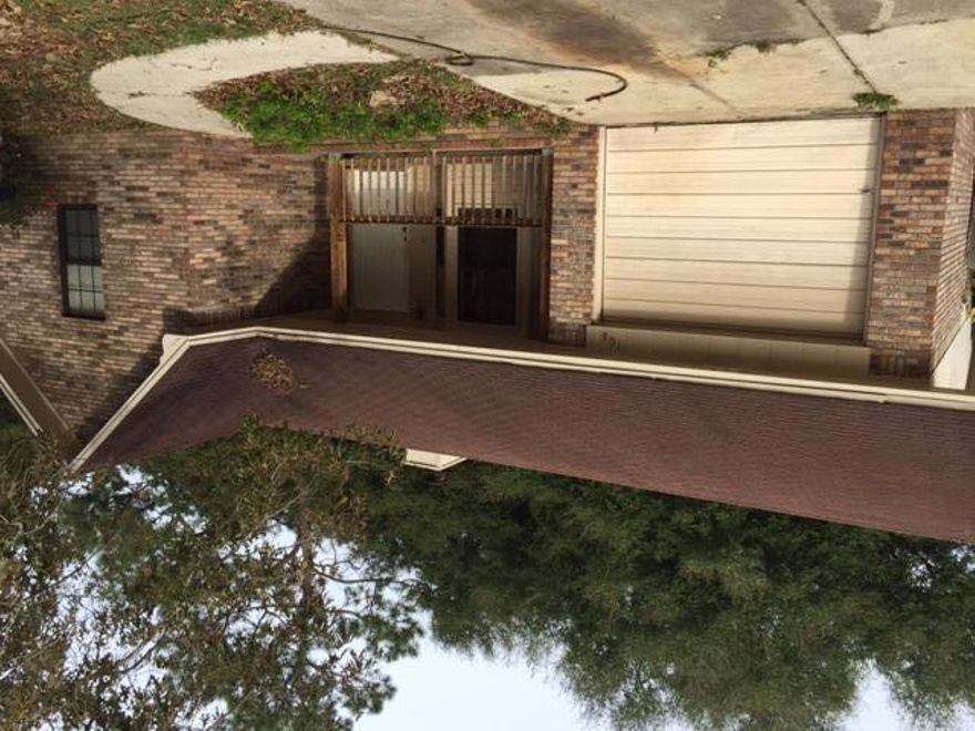 SHORT SALE. WONDERFUL OPPORTUNITY TO RENEW THIS PROPERTY. THIS HOME WILL NOT QUALIFY FOR TRADITIONAL FINANCING. LARGE LOT WITH MATURE TREES, SPLIT FLOOR PLAN, AND FIREPLACE.THERE IS NO CARPETING IN THE HOME, IT HAS BEEN REMOVED BY THE HOMEOWNER.