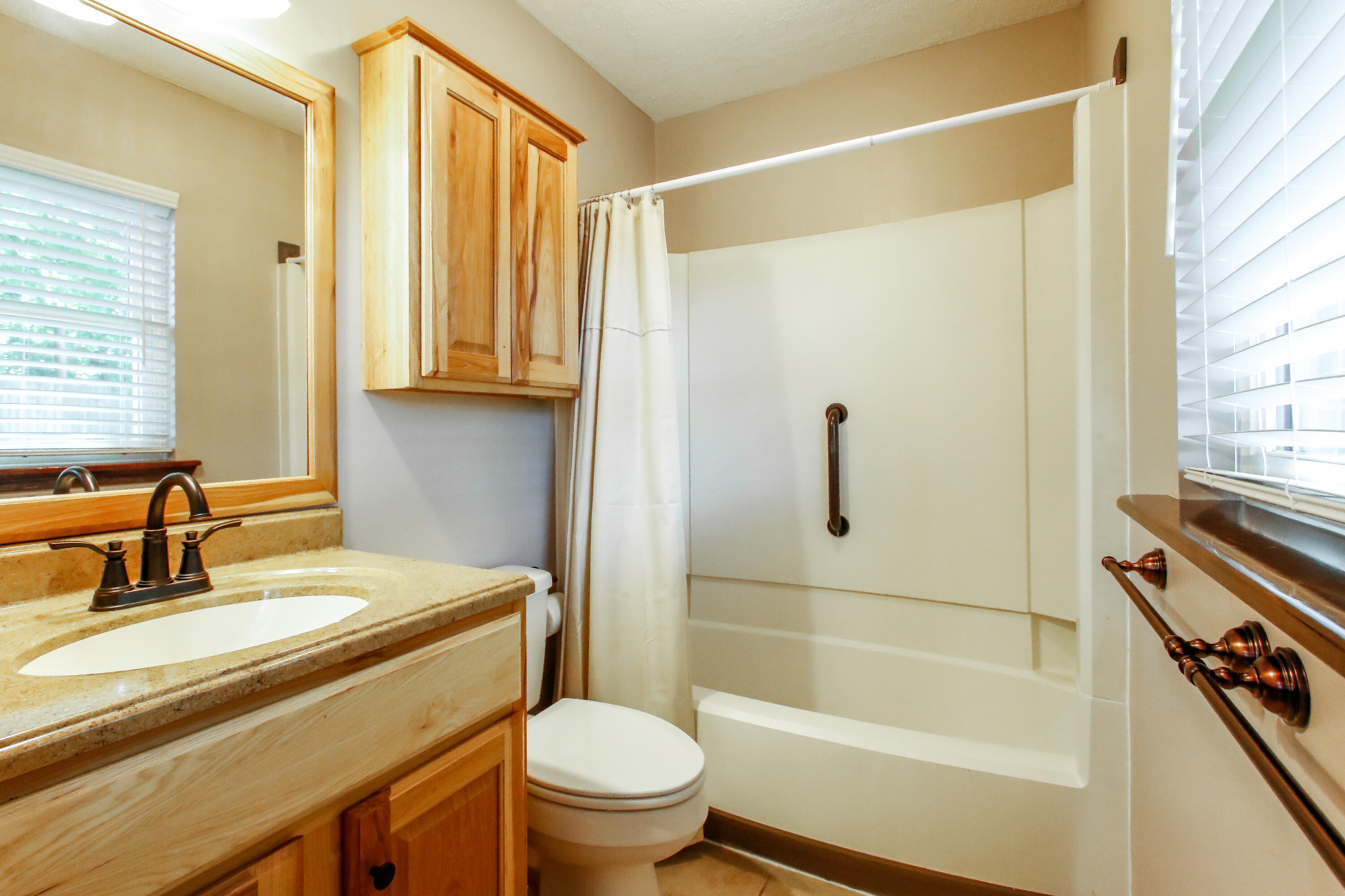 PORT DIXIE - Residential Lease