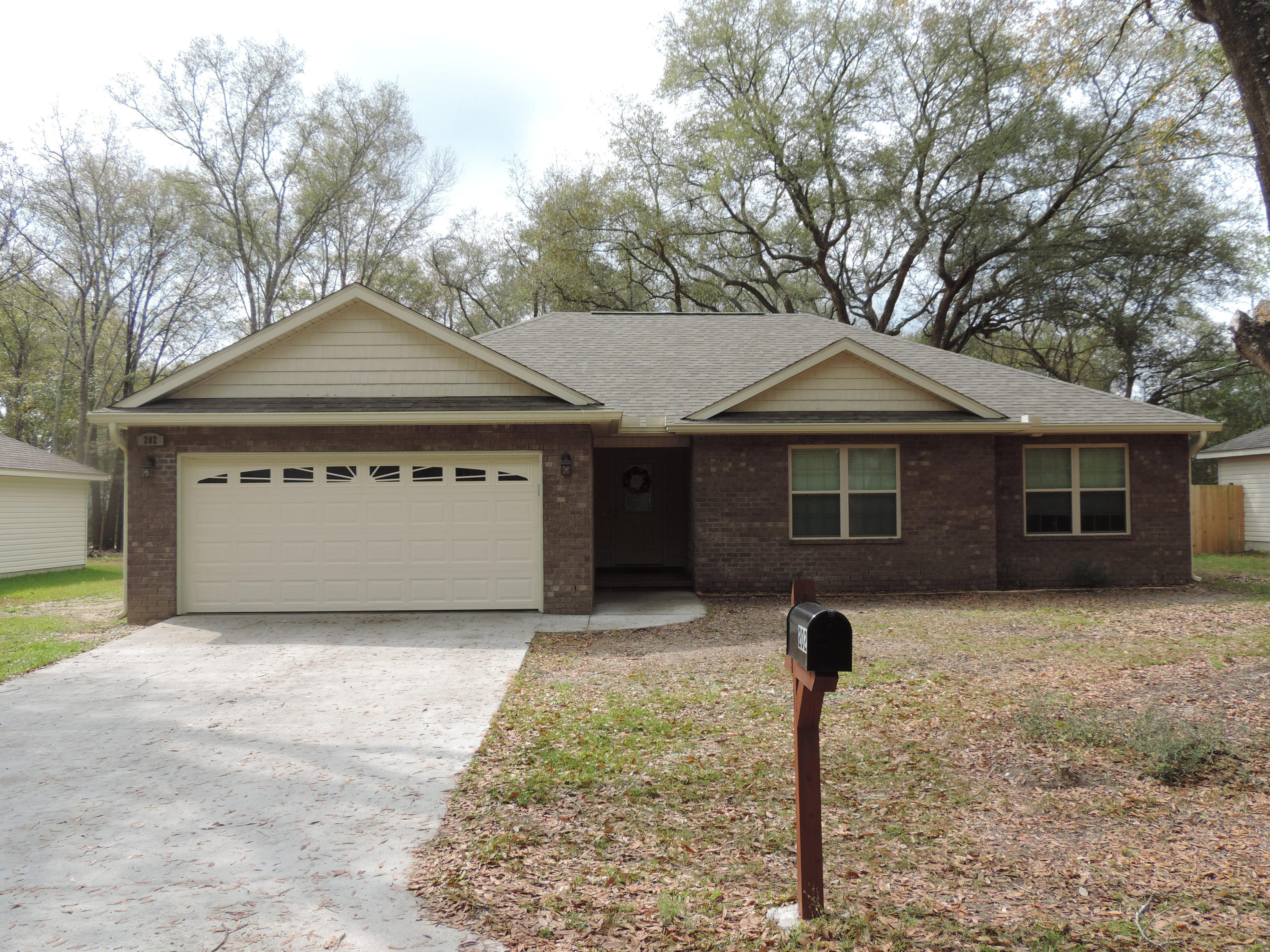 CRESTVIEW MANOR - Residential