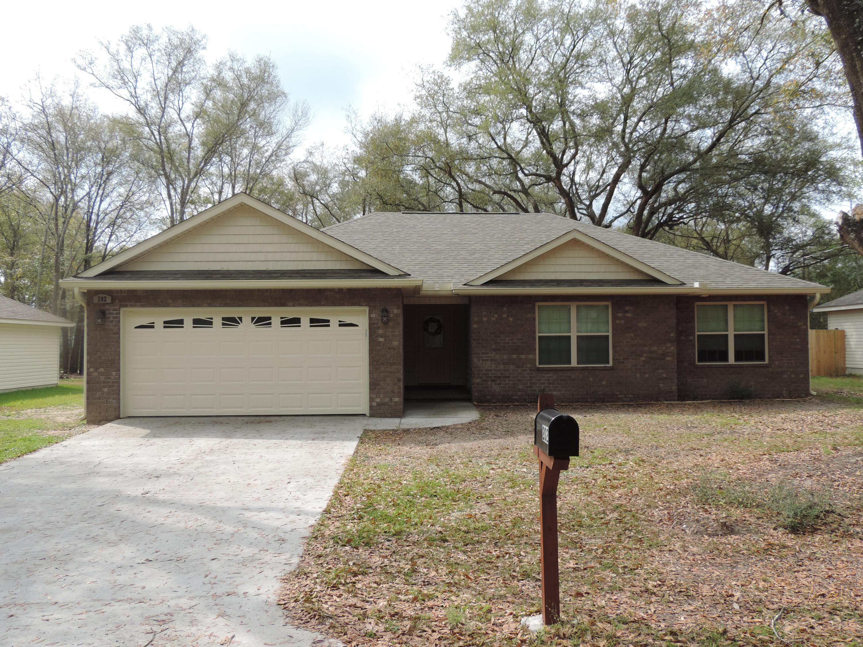 CRESTVIEW MANOR - Residential