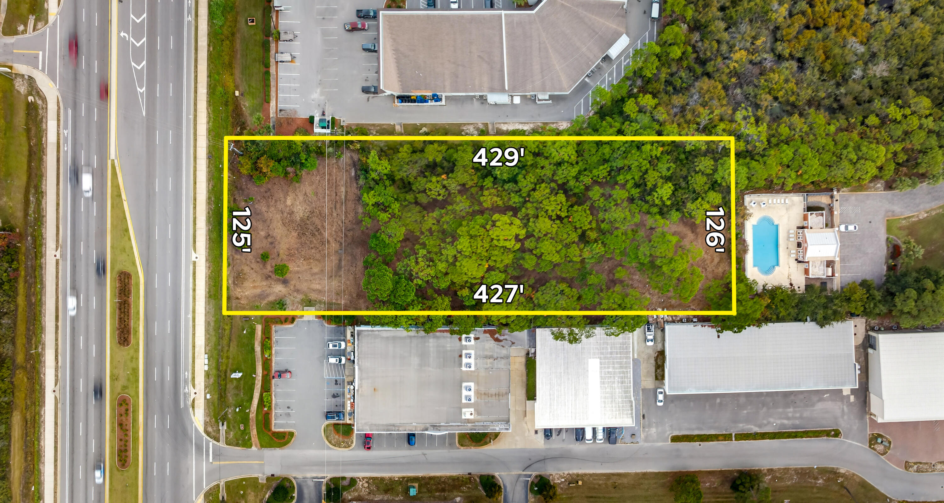 Main image without alt text