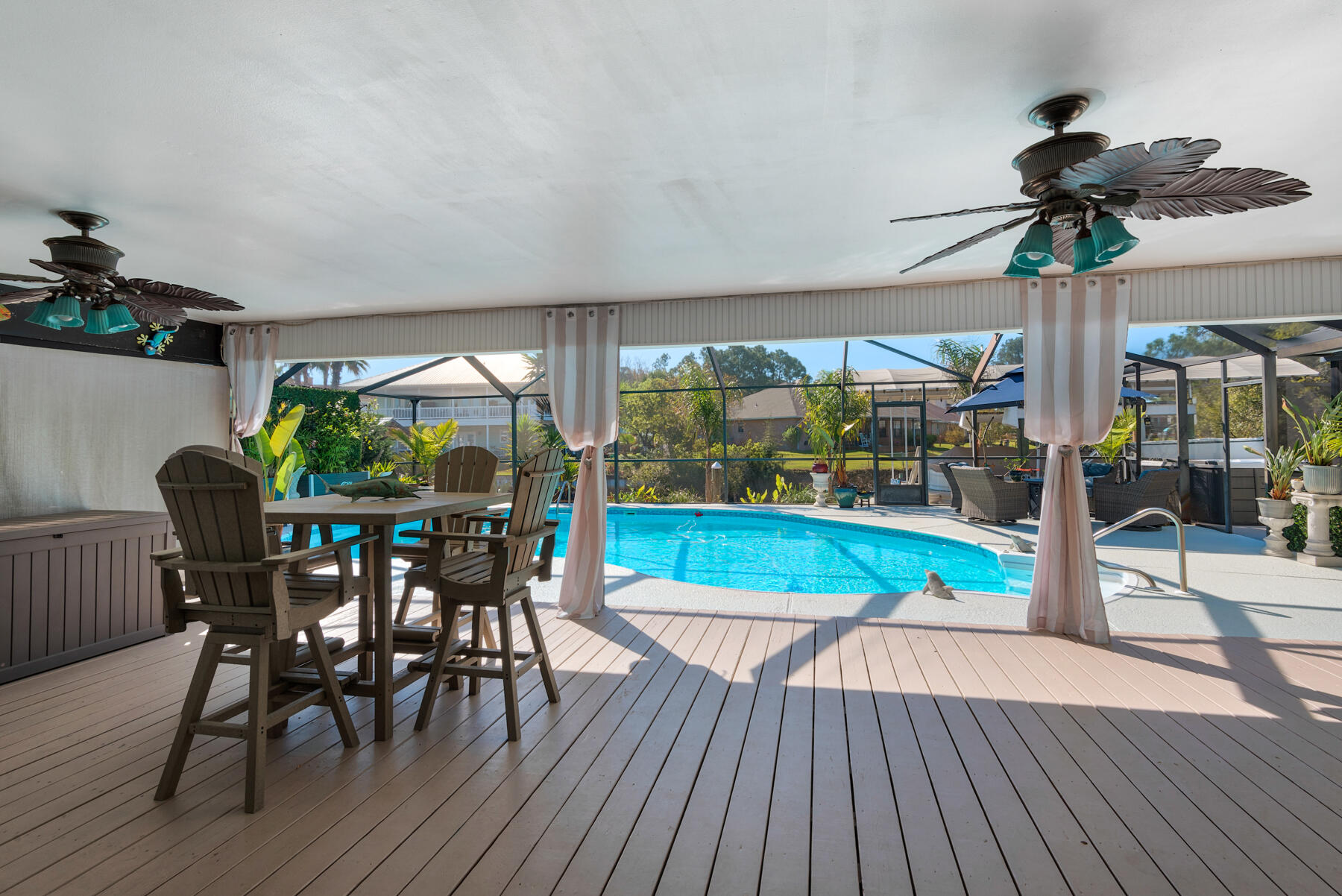 POLYNESIAN ISLANDS - Residential