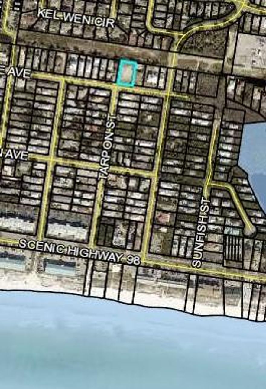 LARGE buildable lot in Crystal Beach, Destin, and just a five minute walk to the beach.  Build you dream home today!