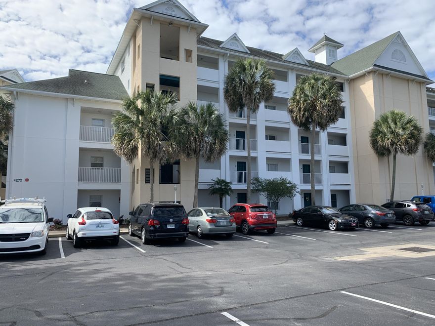 Florida club one bedroom condo in Bluewater Bay. Perfect starter home or winter retreat. Located on the third floor end unit, the condo has valuted ceilings with lots of natural light. Screened porch overlooking the backyard and pool. The galley kitchen has white cabinets and appliances and a small pantry. Master suite is carpeted and has its own bath. Stop by and see this lovely condo today.