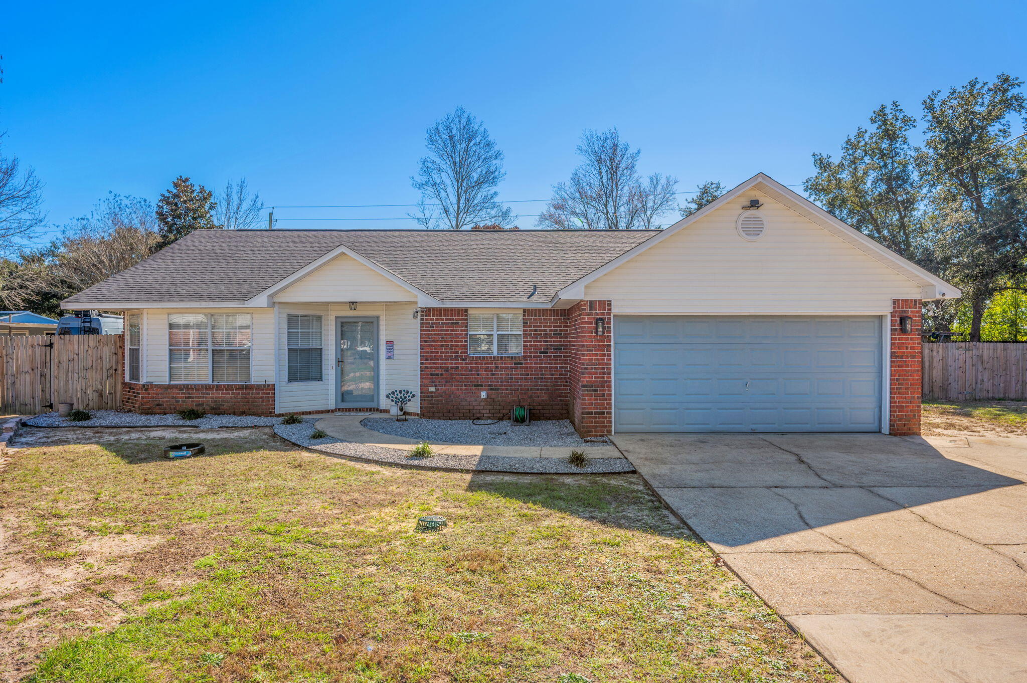 COUNTRY BREEZE ESTATES - Residential Lease