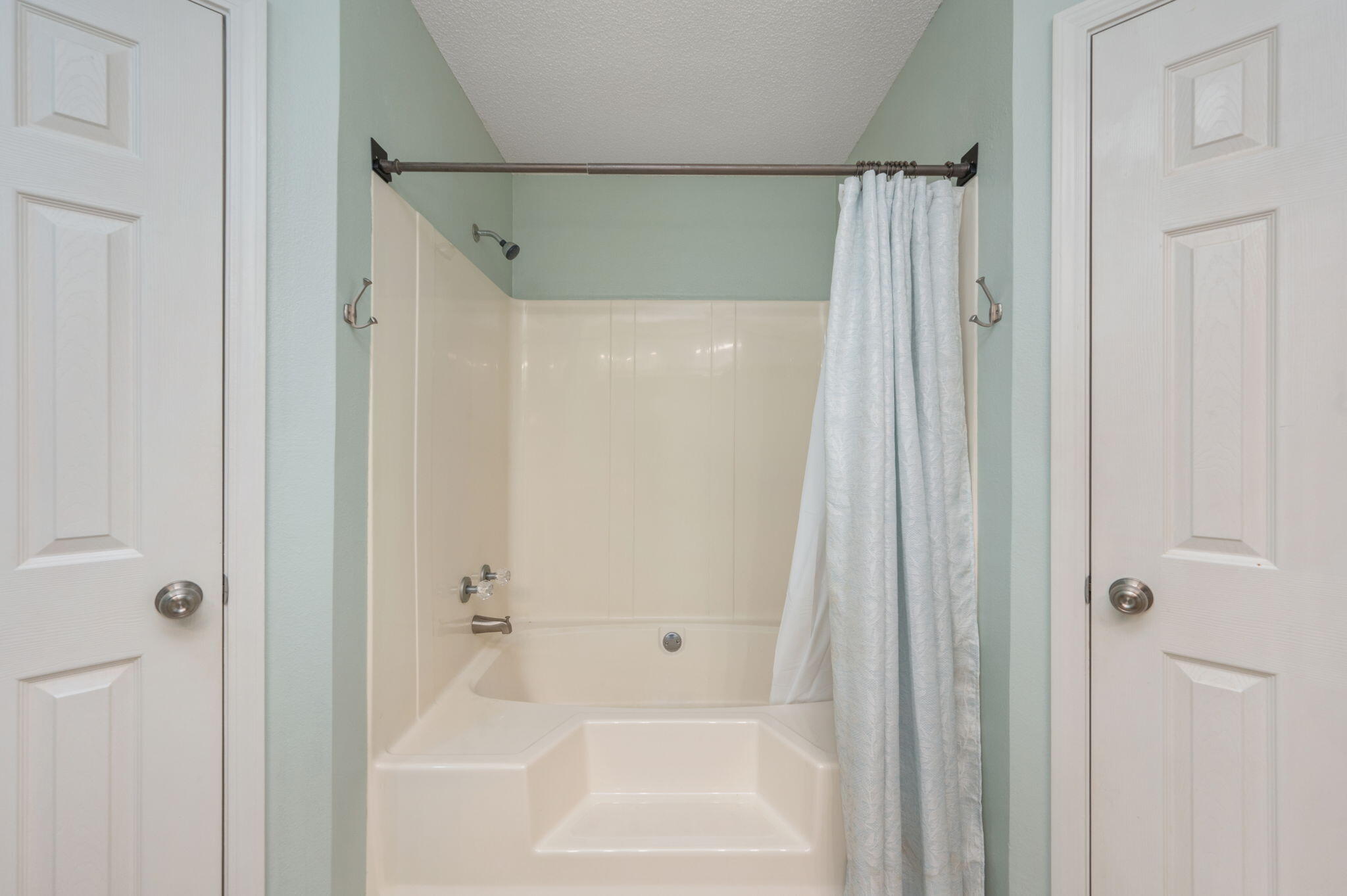 COUNTRY BREEZE ESTATES - Residential Lease