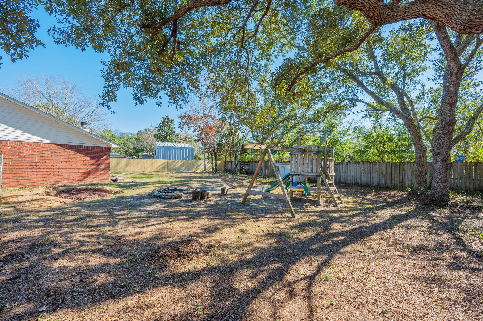 COUNTRY BREEZE ESTATES - Residential Lease