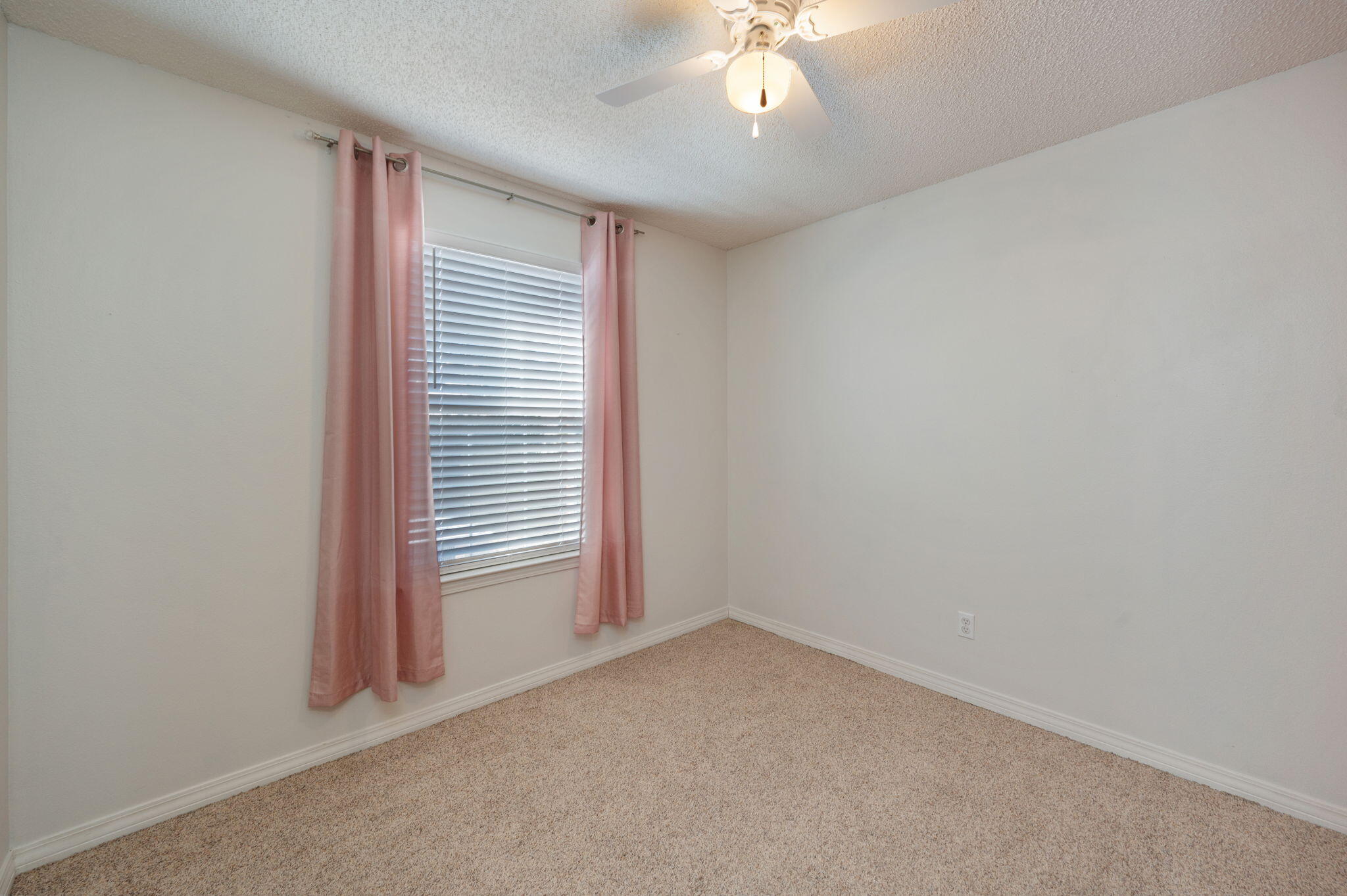 COUNTRY BREEZE ESTATES - Residential Lease