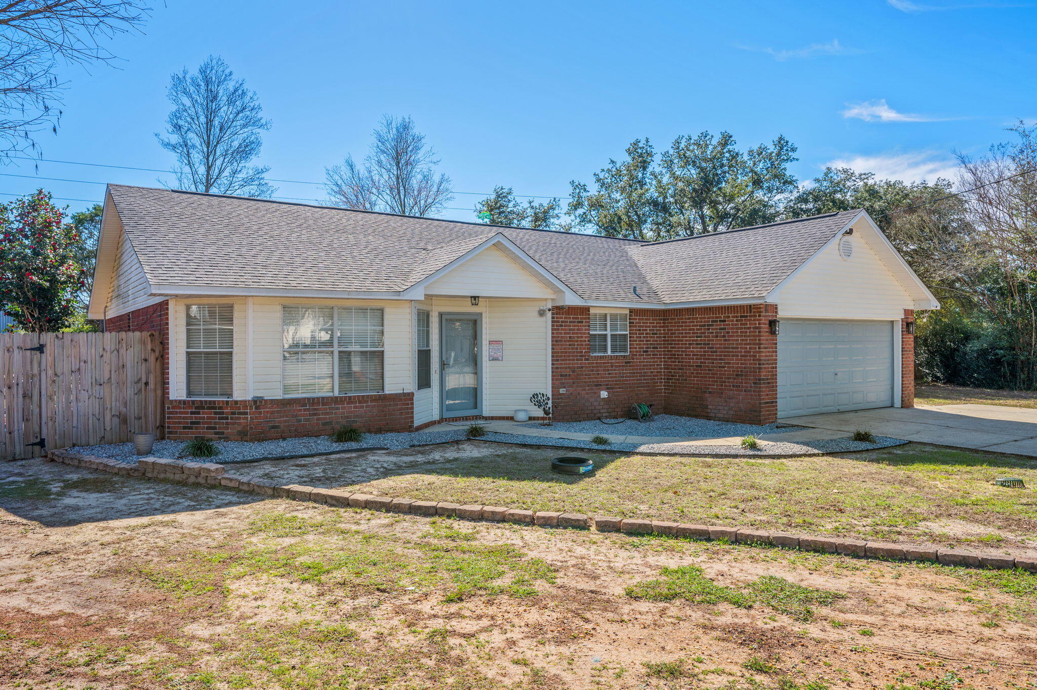 COUNTRY BREEZE ESTATES - Residential Lease