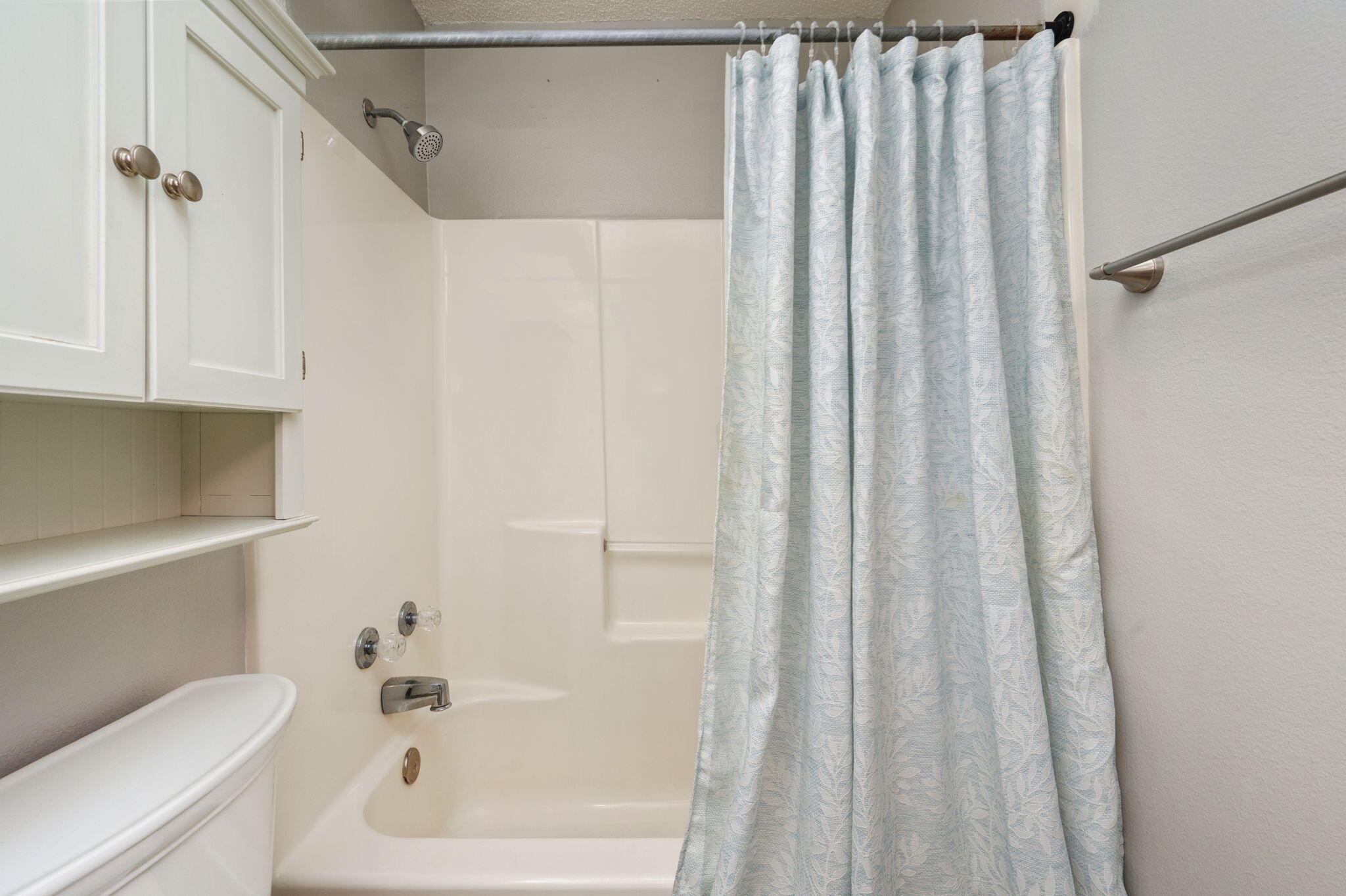 COUNTRY BREEZE ESTATES - Residential Lease