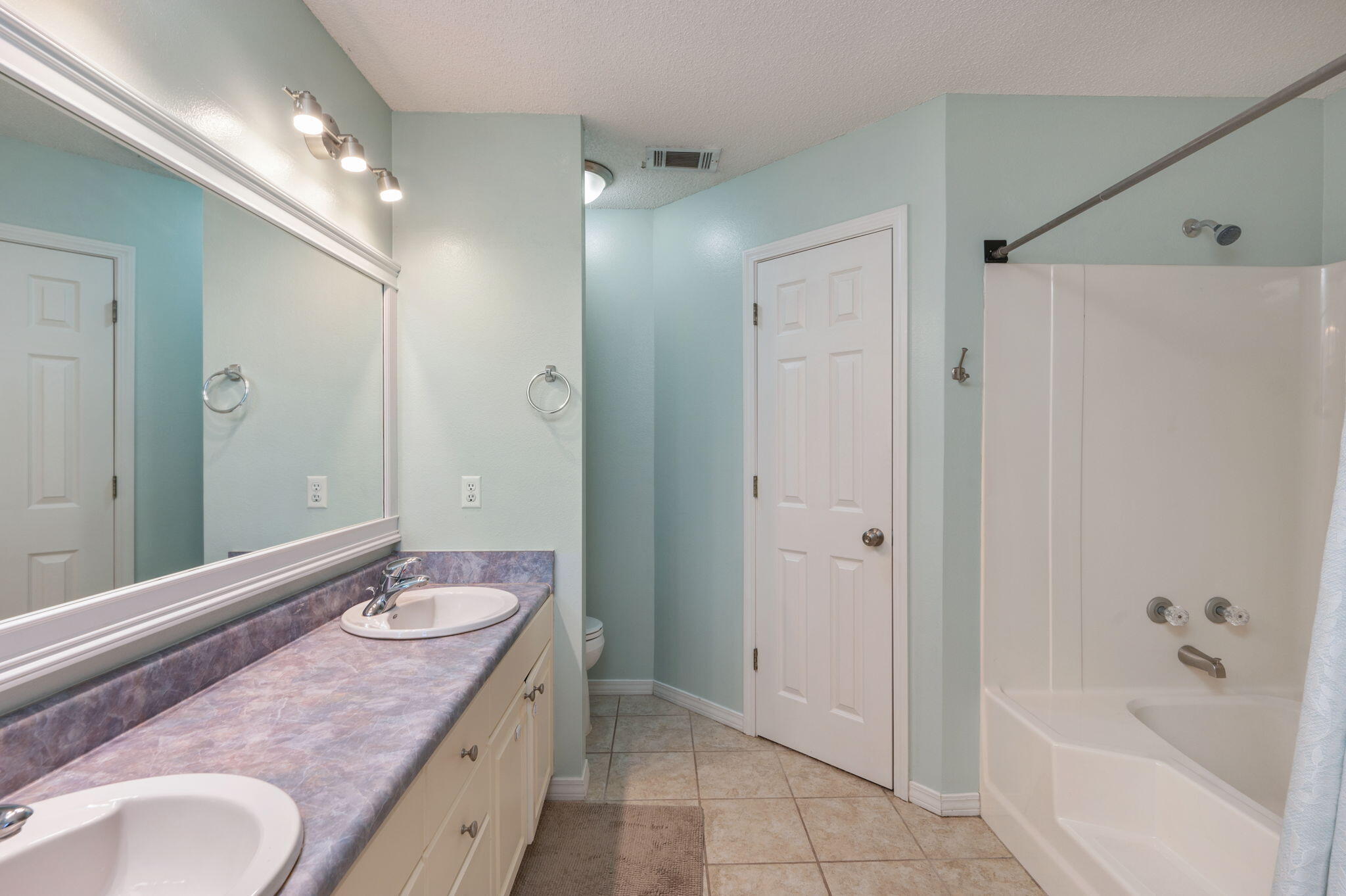 COUNTRY BREEZE ESTATES - Residential Lease