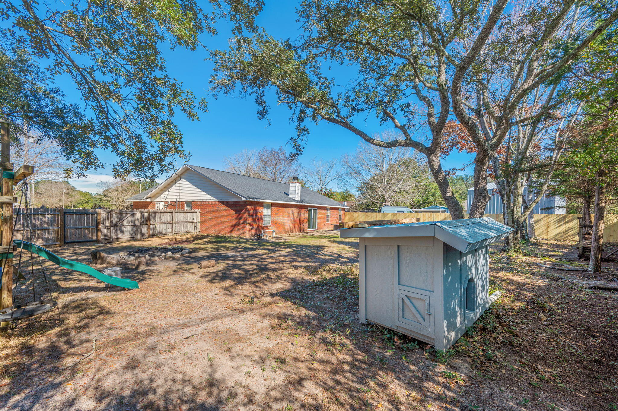 COUNTRY BREEZE ESTATES - Residential Lease