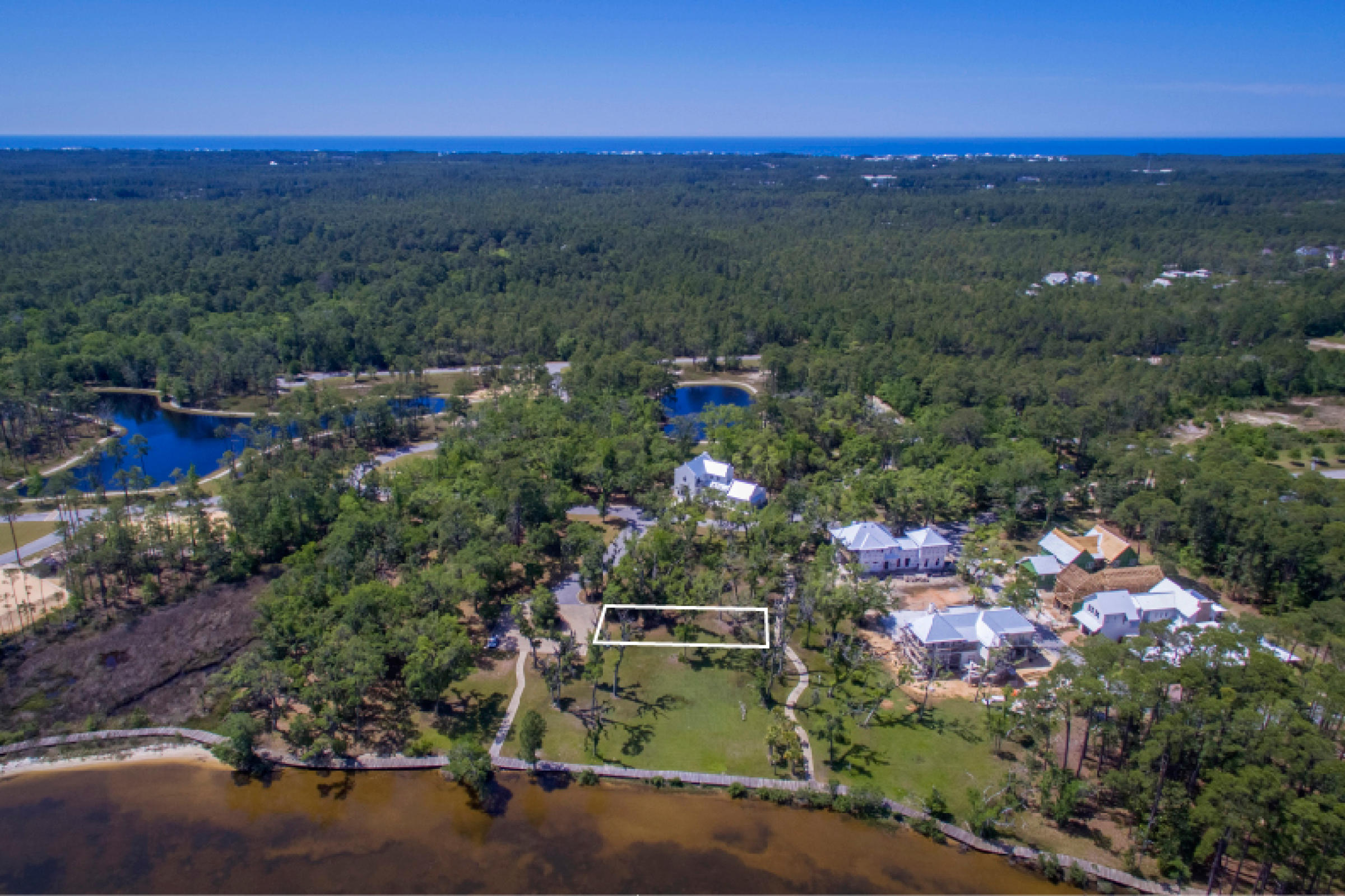 CHURCHILL OAKS - Land