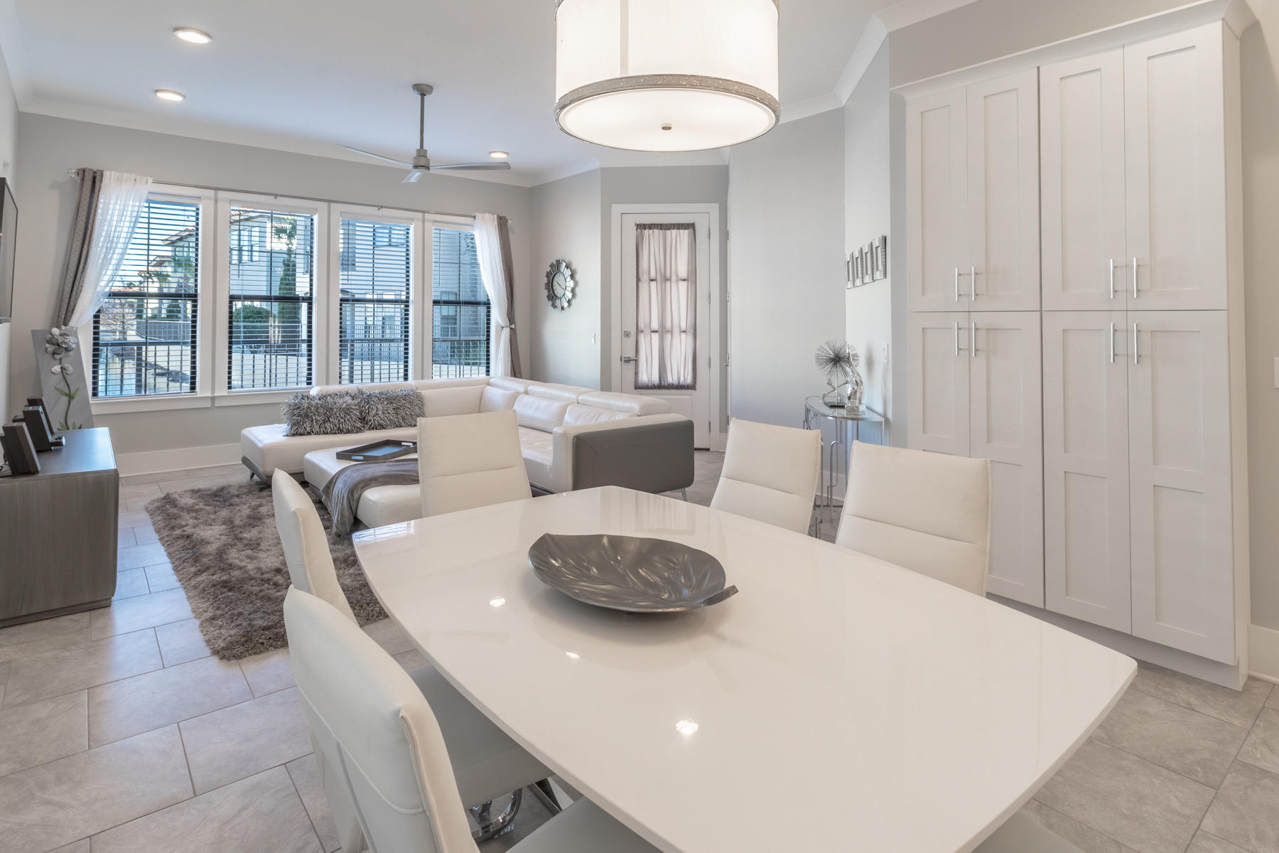 Villa Lago - Residential