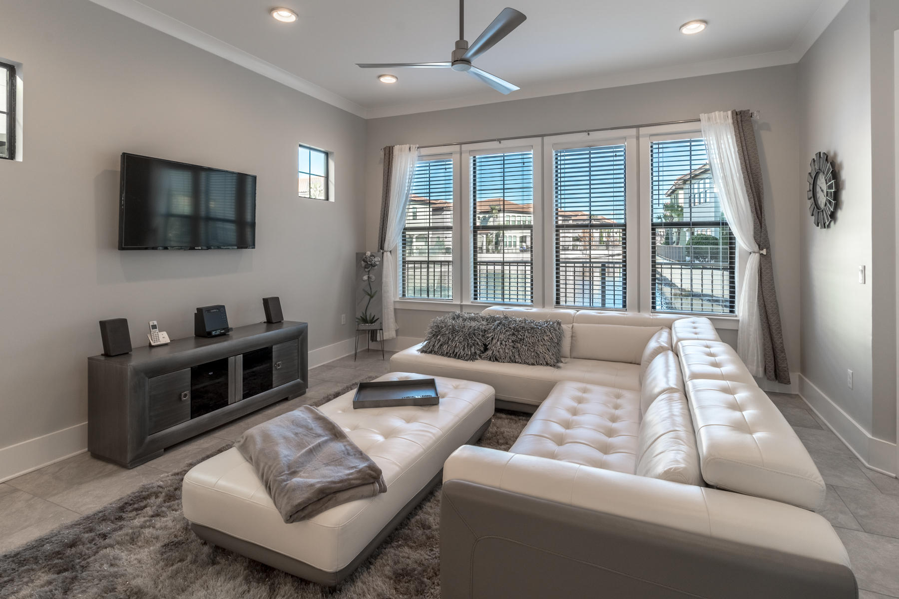 Villa Lago - Residential