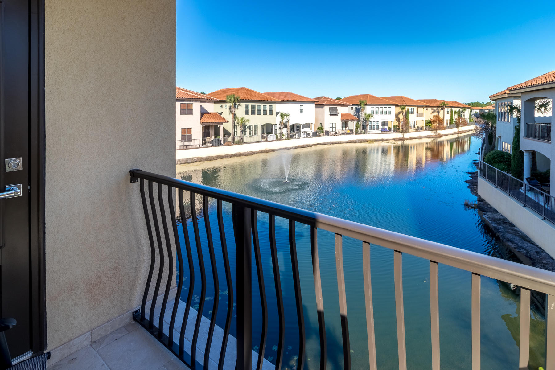 Villa Lago - Residential