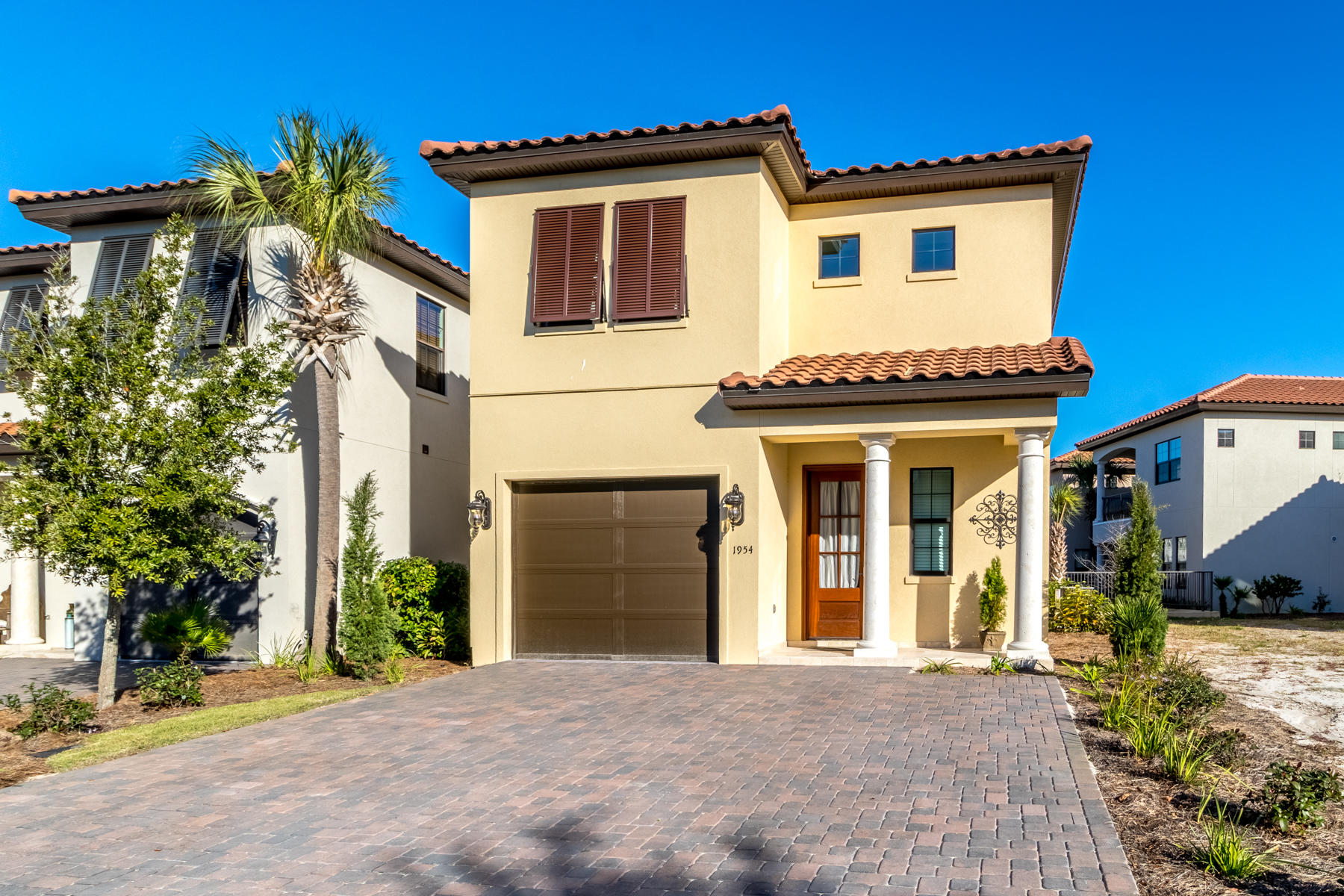 Villa Lago - Residential