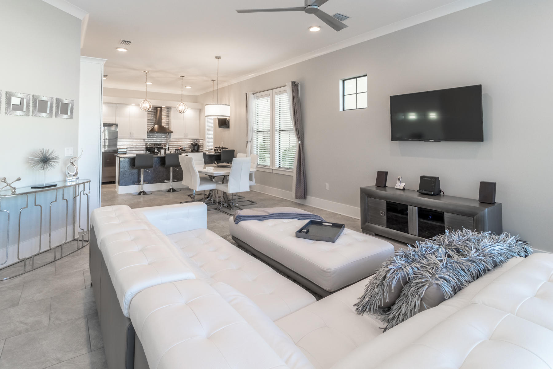 Villa Lago - Residential