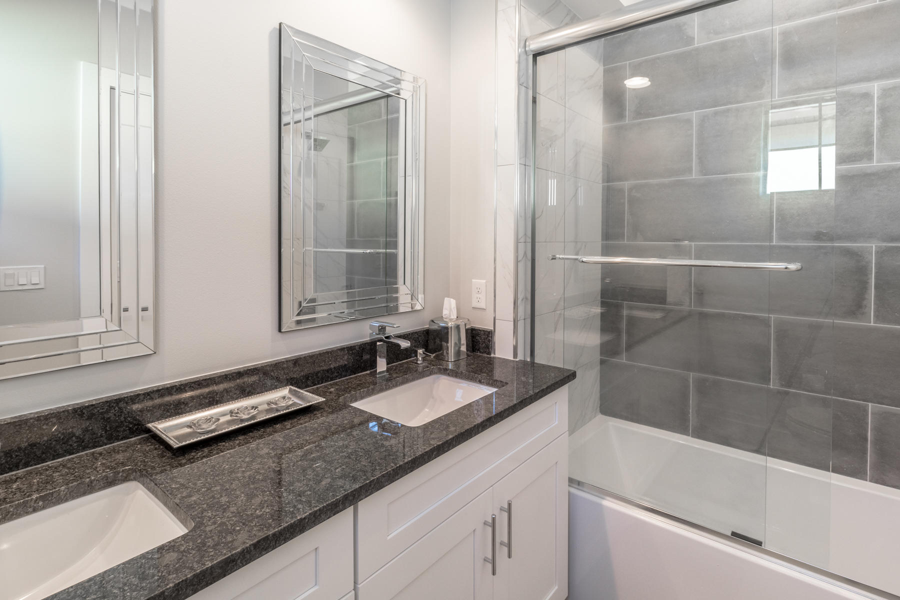 Villa Lago - Residential