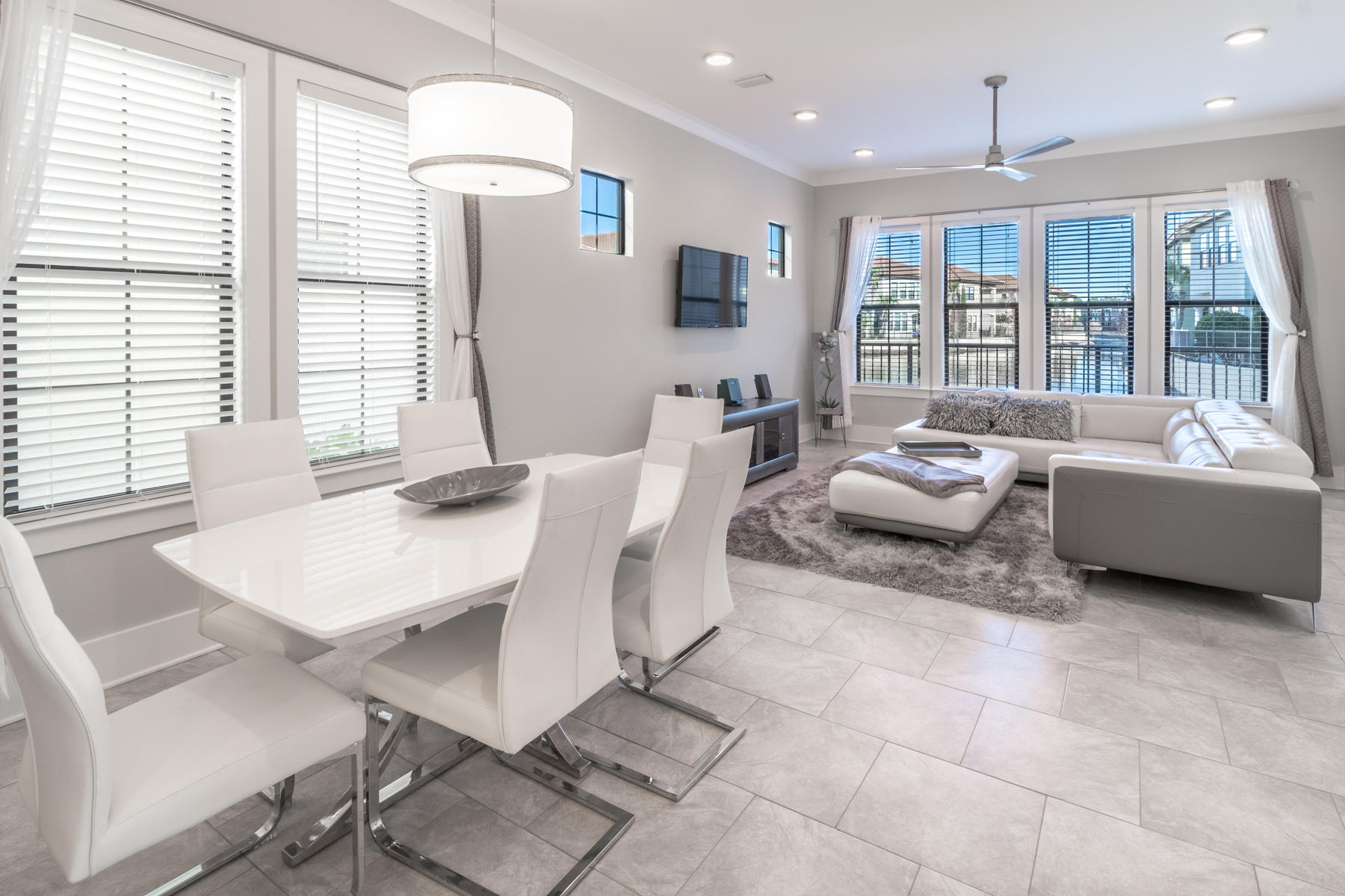 Villa Lago - Residential