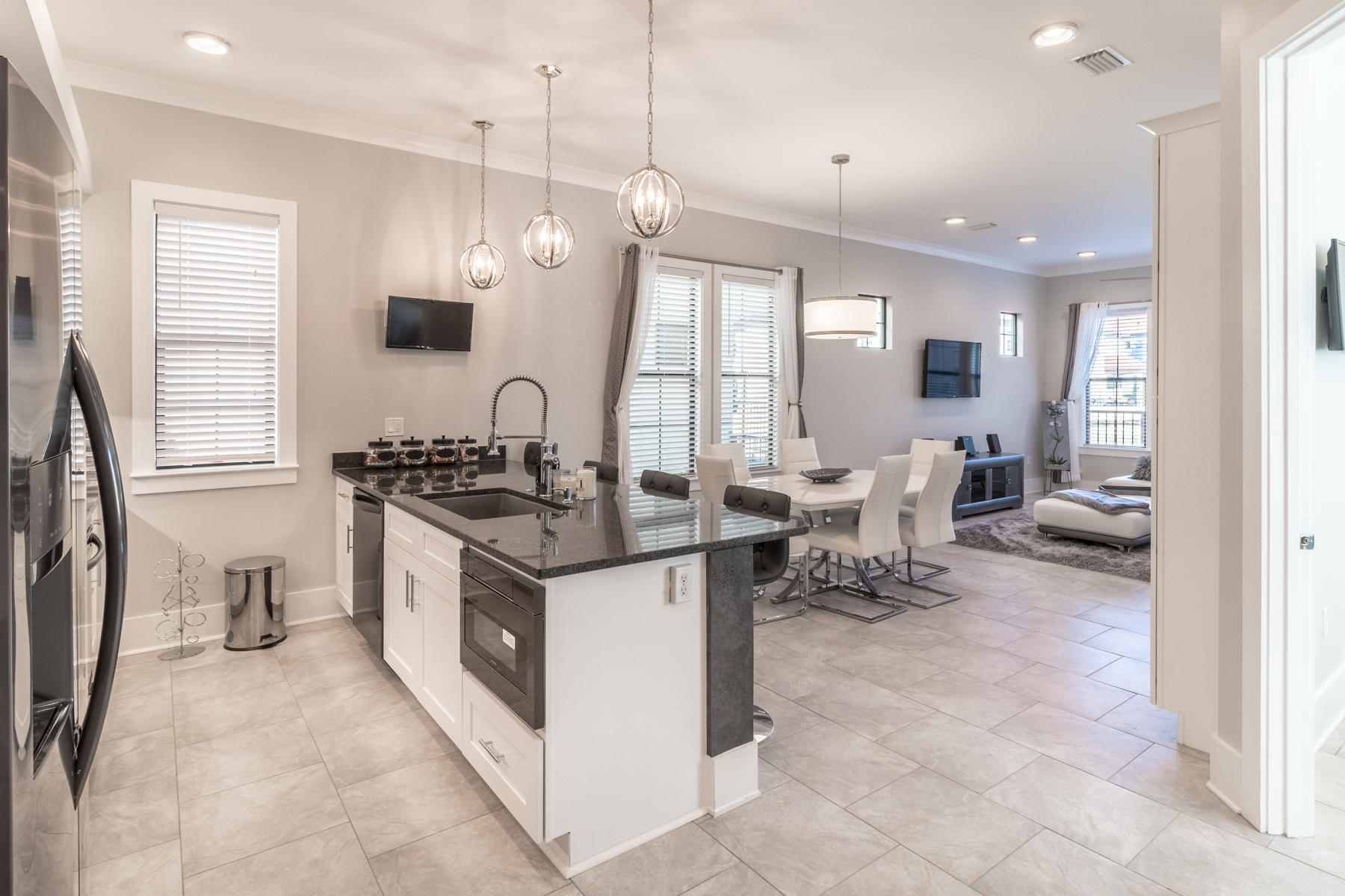 Villa Lago - Residential