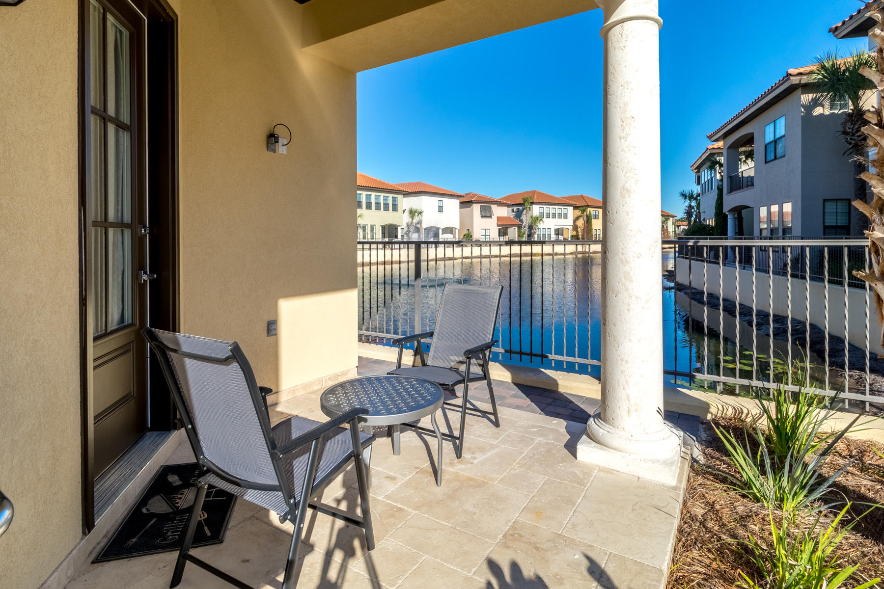 Villa Lago - Residential