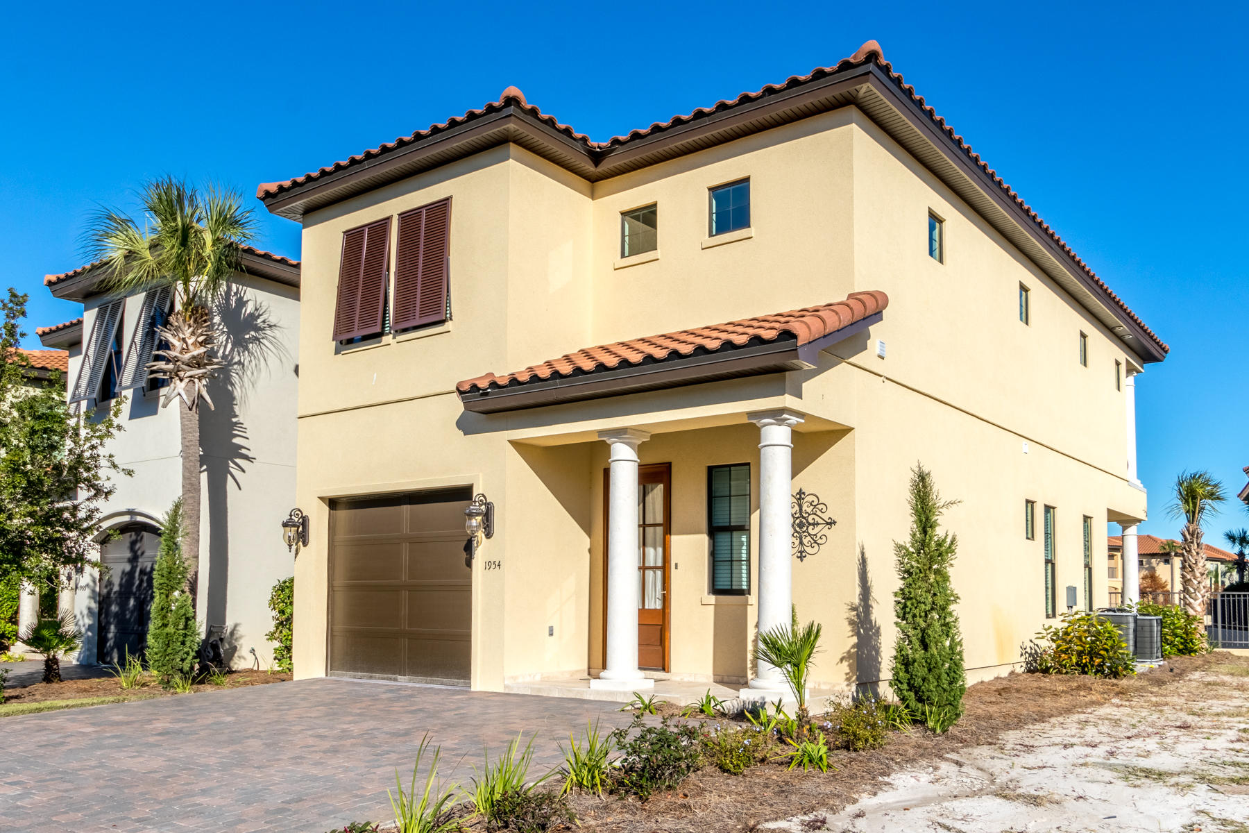 Villa Lago - Residential