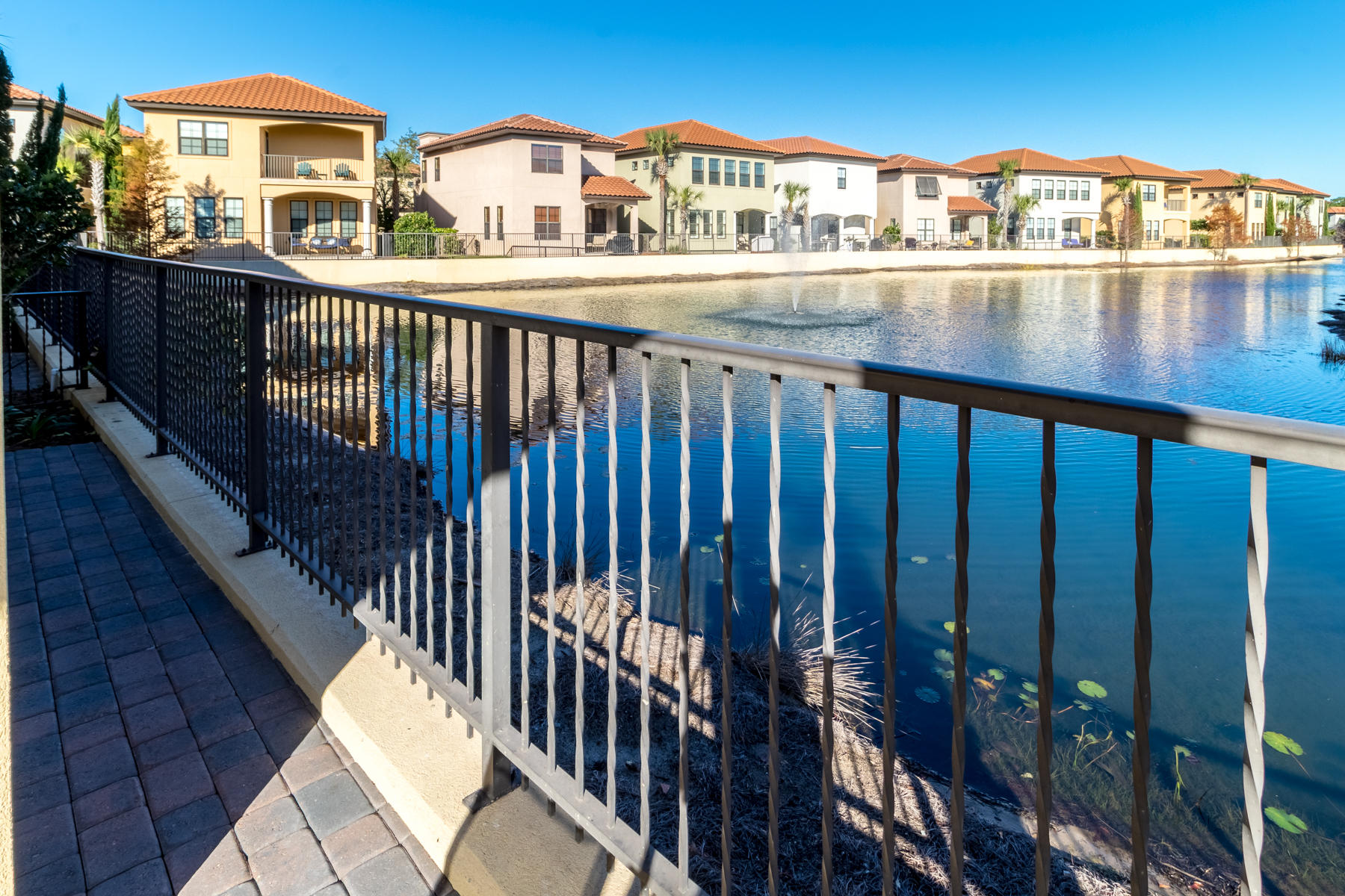 Villa Lago - Residential