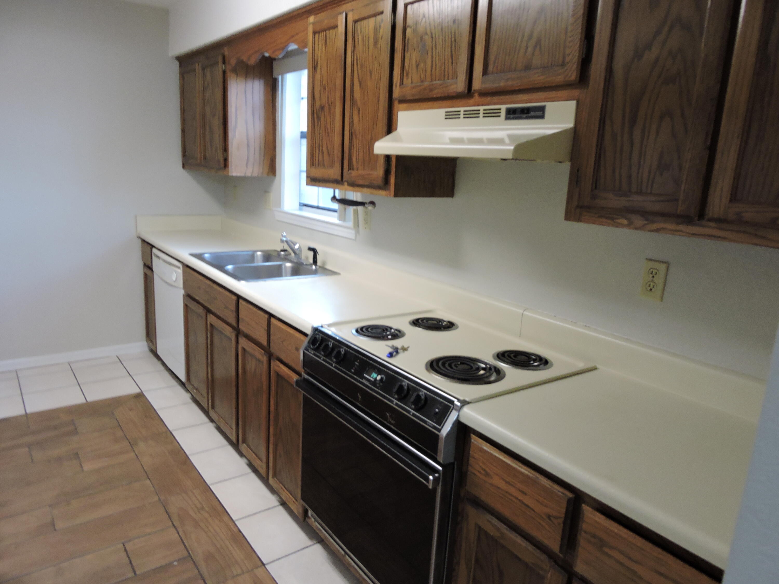 VALLEY T/H - Residential Lease