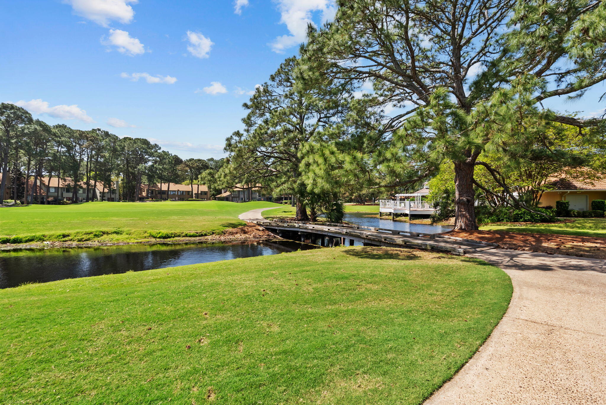 VANTAGE POINTE - Residential