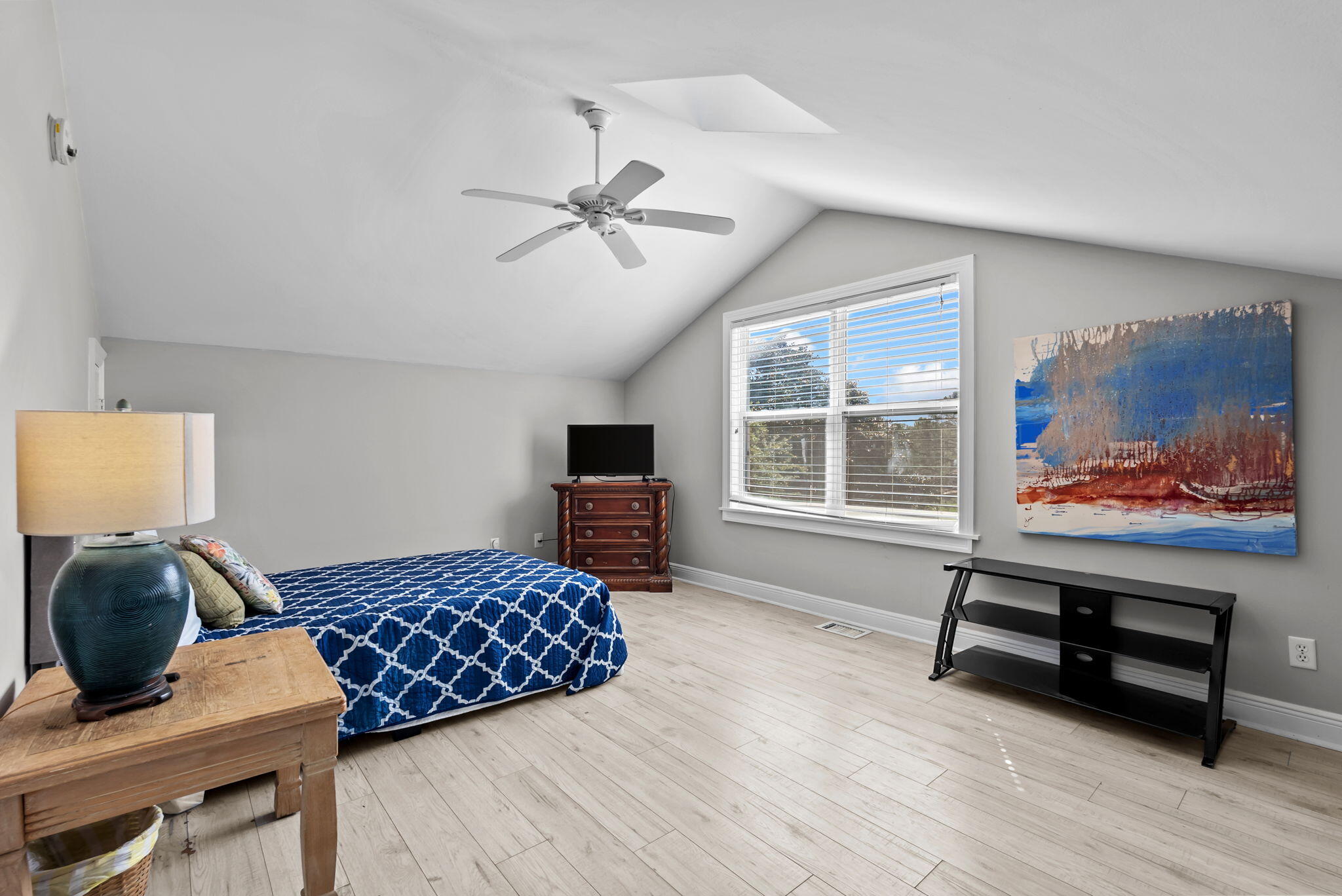 VANTAGE POINTE - Residential