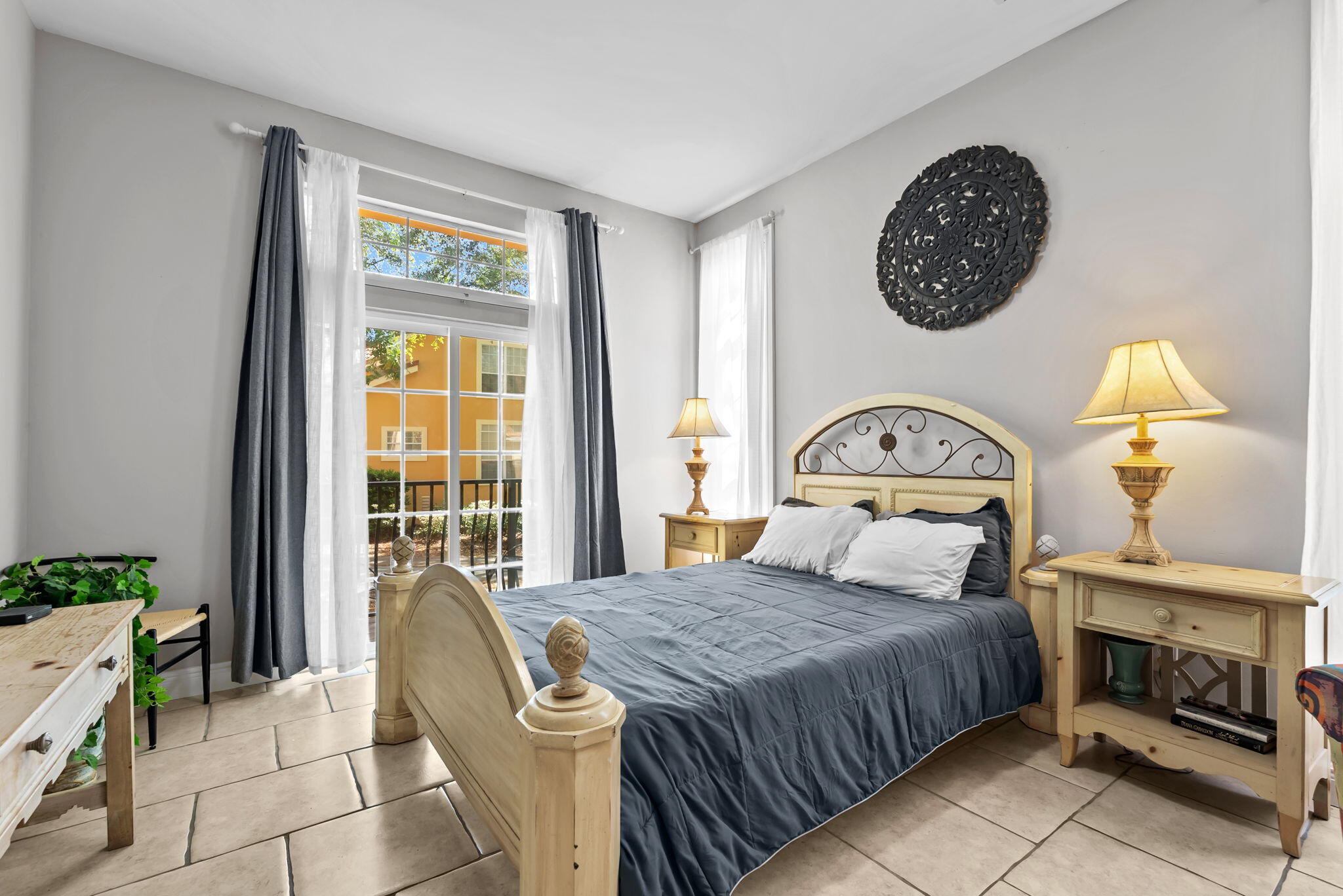 VANTAGE POINTE - Residential