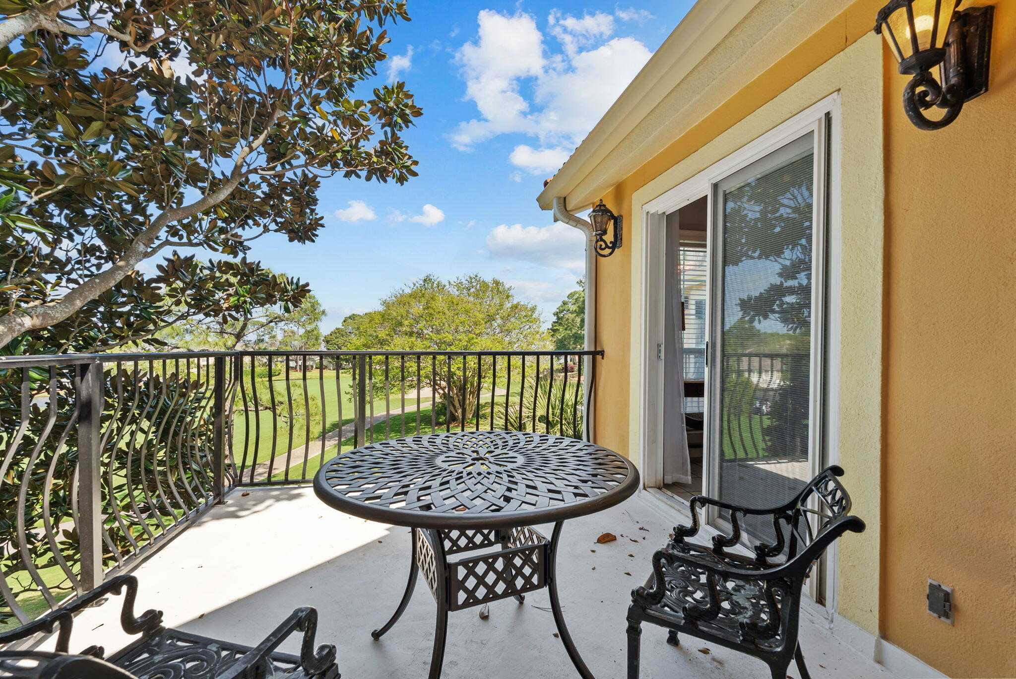 VANTAGE POINTE - Residential