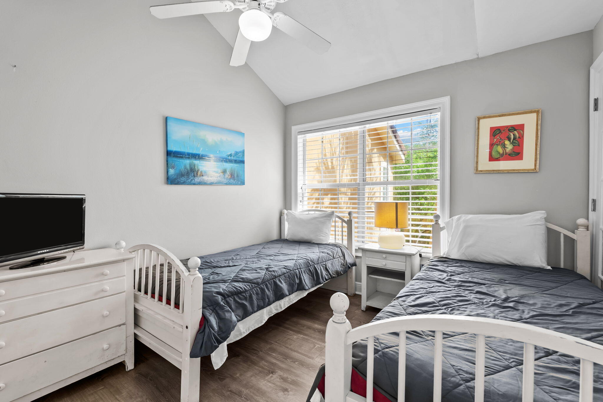 VANTAGE POINTE - Residential