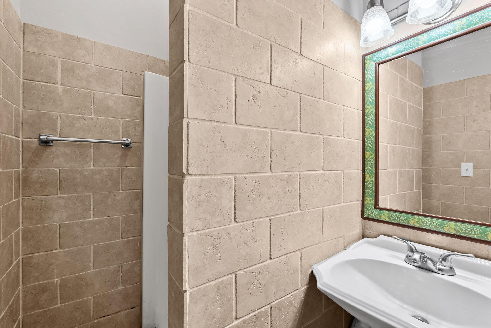 VANTAGE POINTE - Residential