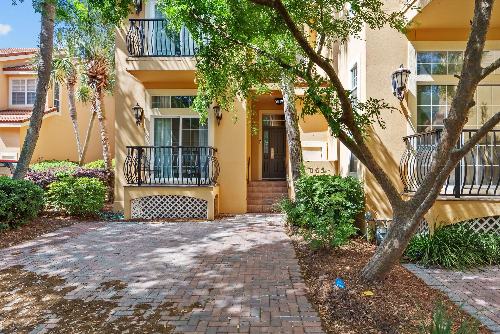 VANTAGE POINTE - Residential